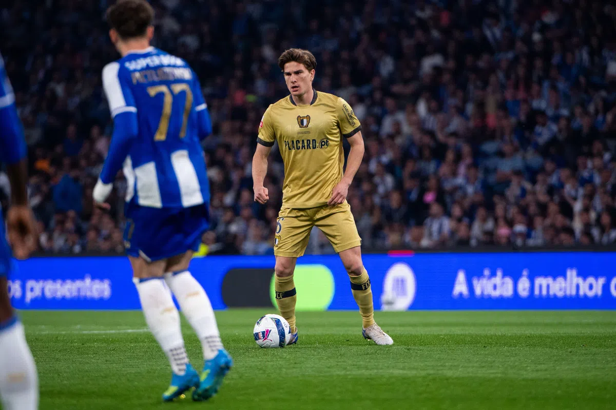 Famalicão wil Van de Looi langer binden, terwijl Championship-clubs lonken