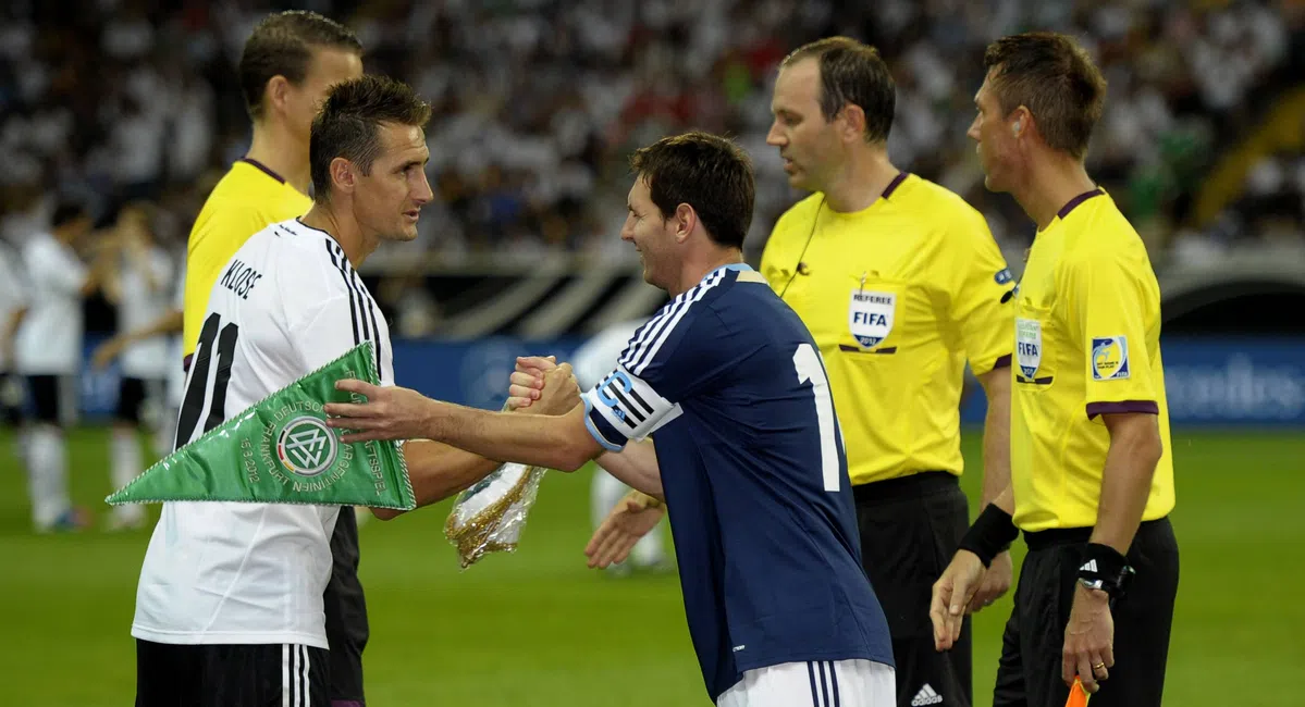 Messi schrijft WK-geschiedenis, Klose reageert meteen — photo: Voetbal International