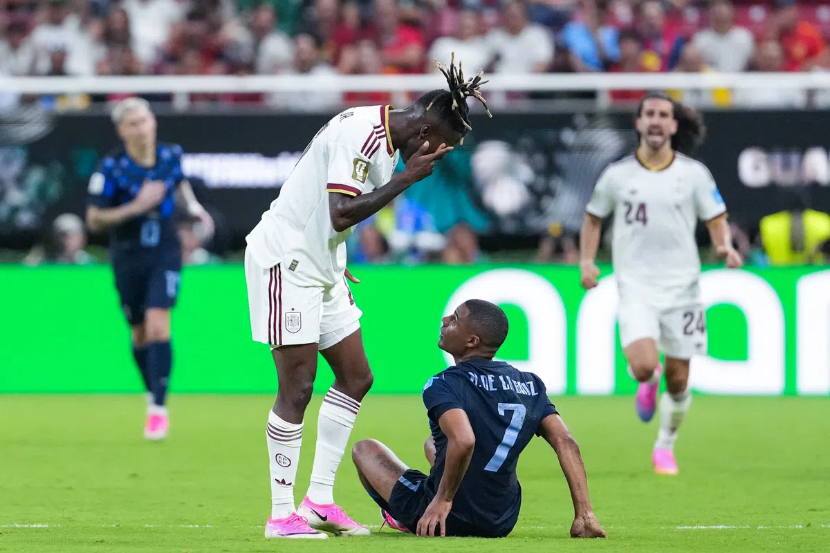 Geblesseerde Williams woest op Uruguayaan na lompe tackle: 'Was volkomen onnodig'