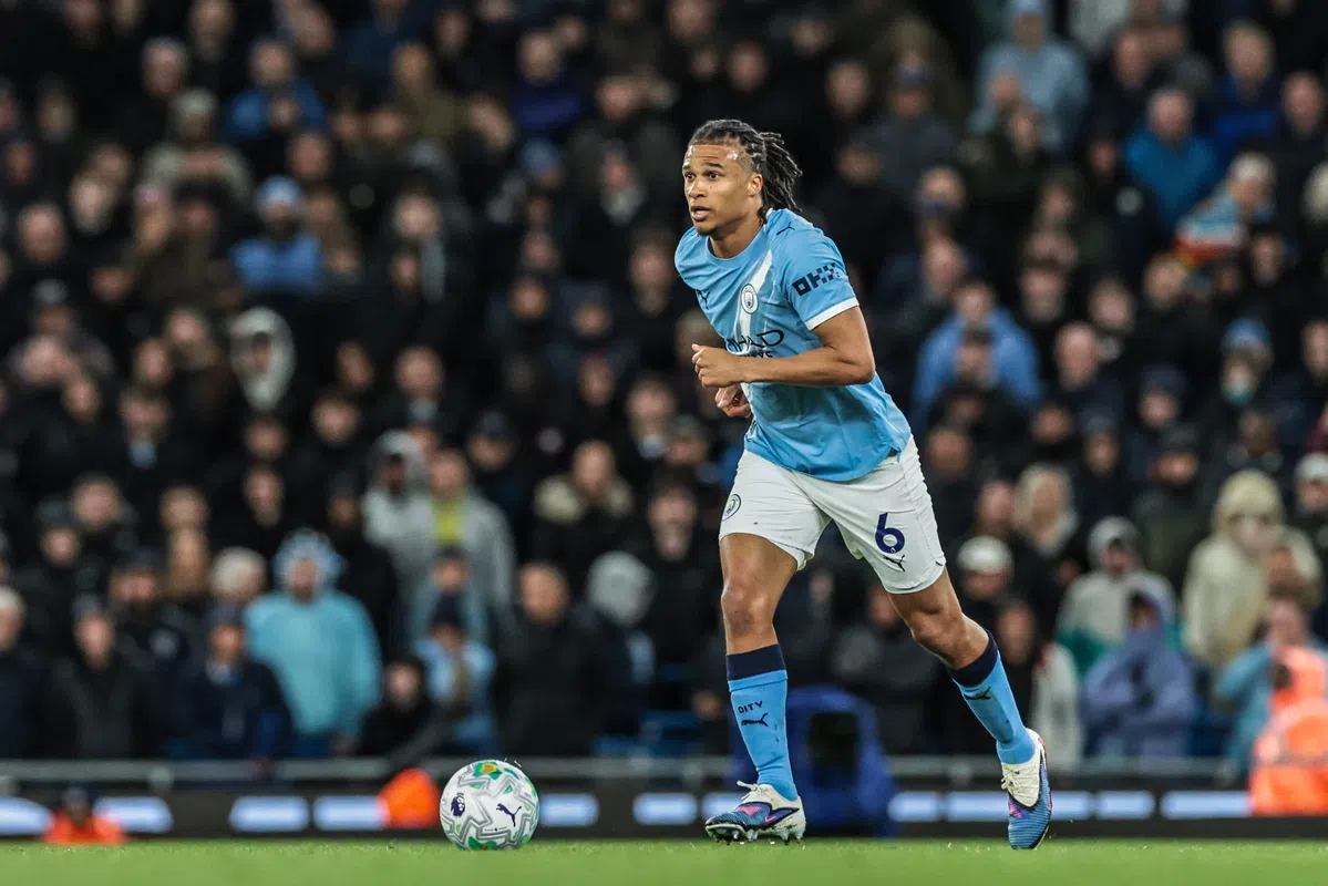Aké verlässt Manchester City nach sechs erfolgreichen Jahren und wechselt zu Fenerbahçe