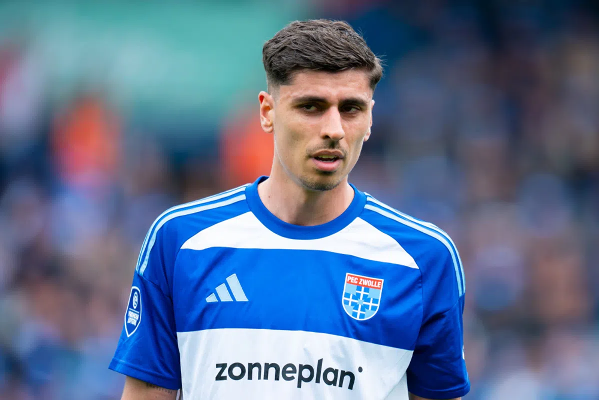 PEC Zwolle-এর কোয়েন কস্তন্সের উপর অন্যান্য ক্লাবের আগ্রহ থাকলেও নিজের স্থানে সন্তুষ্ট