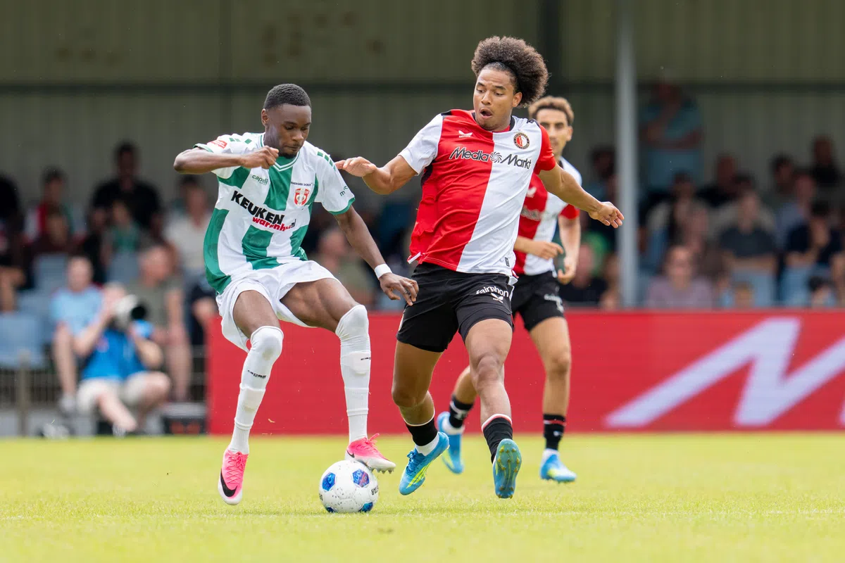 Stengs luistert rentree bij Feyenoord op met doelpunt en assist