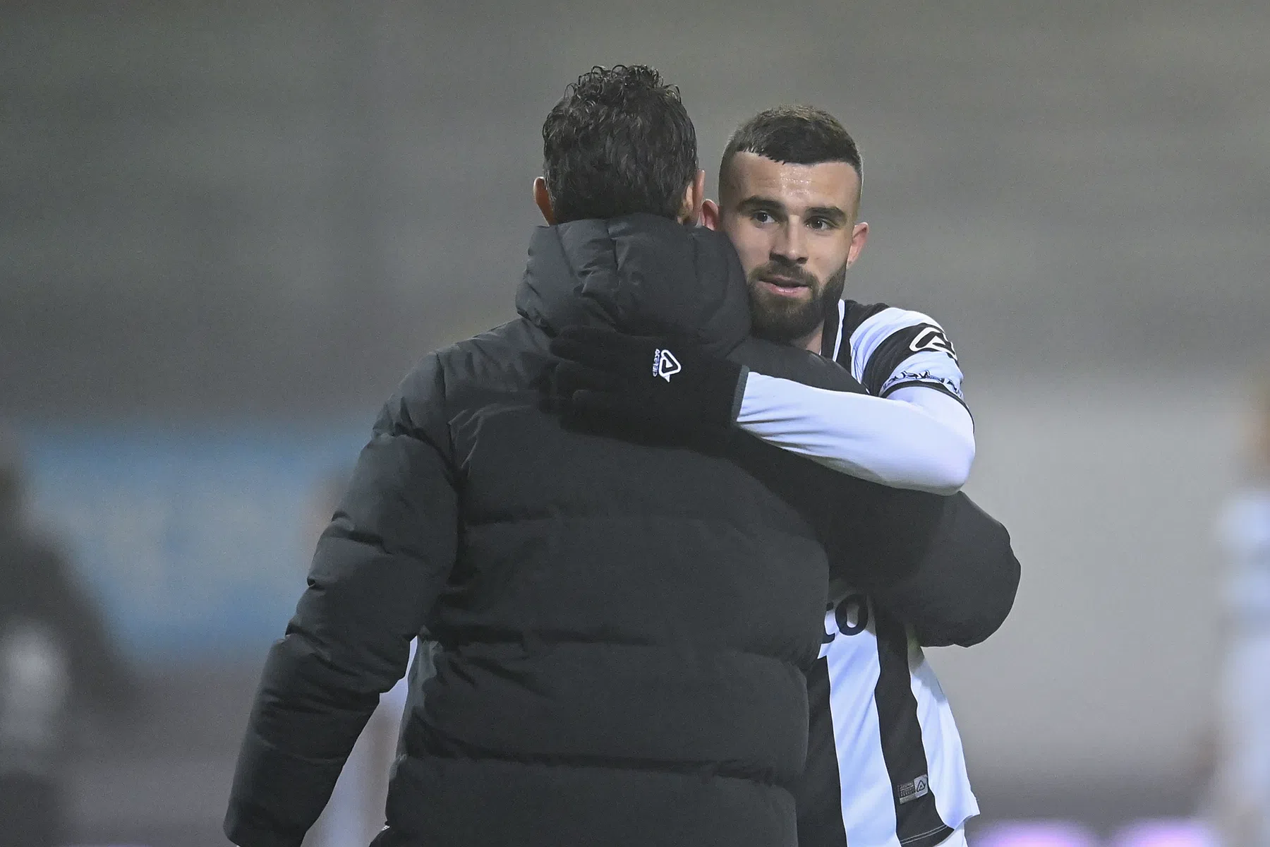 Rai Vloet firma por Cape Town City tras salir de prisión