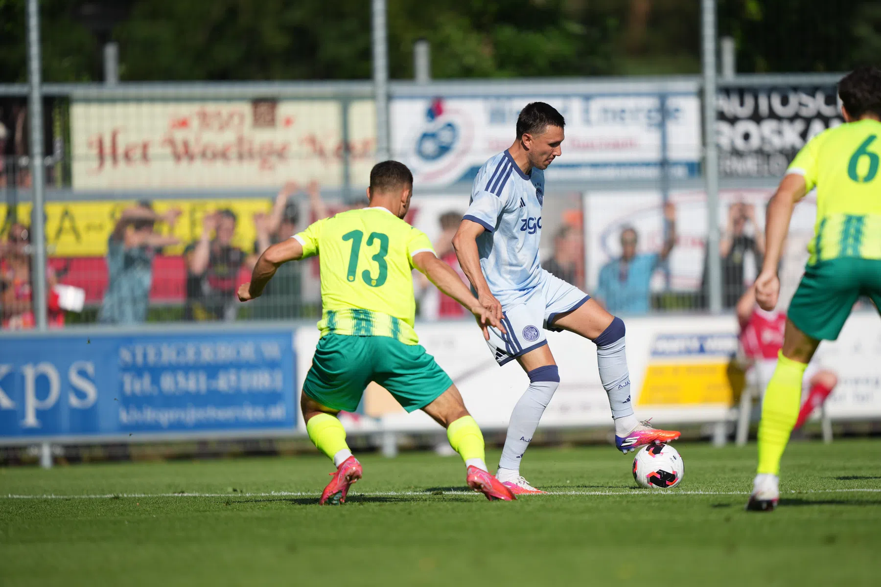 Ouazane bezorgt Ajax zwaarbevochten, maar verdiende eerste oefenzege
