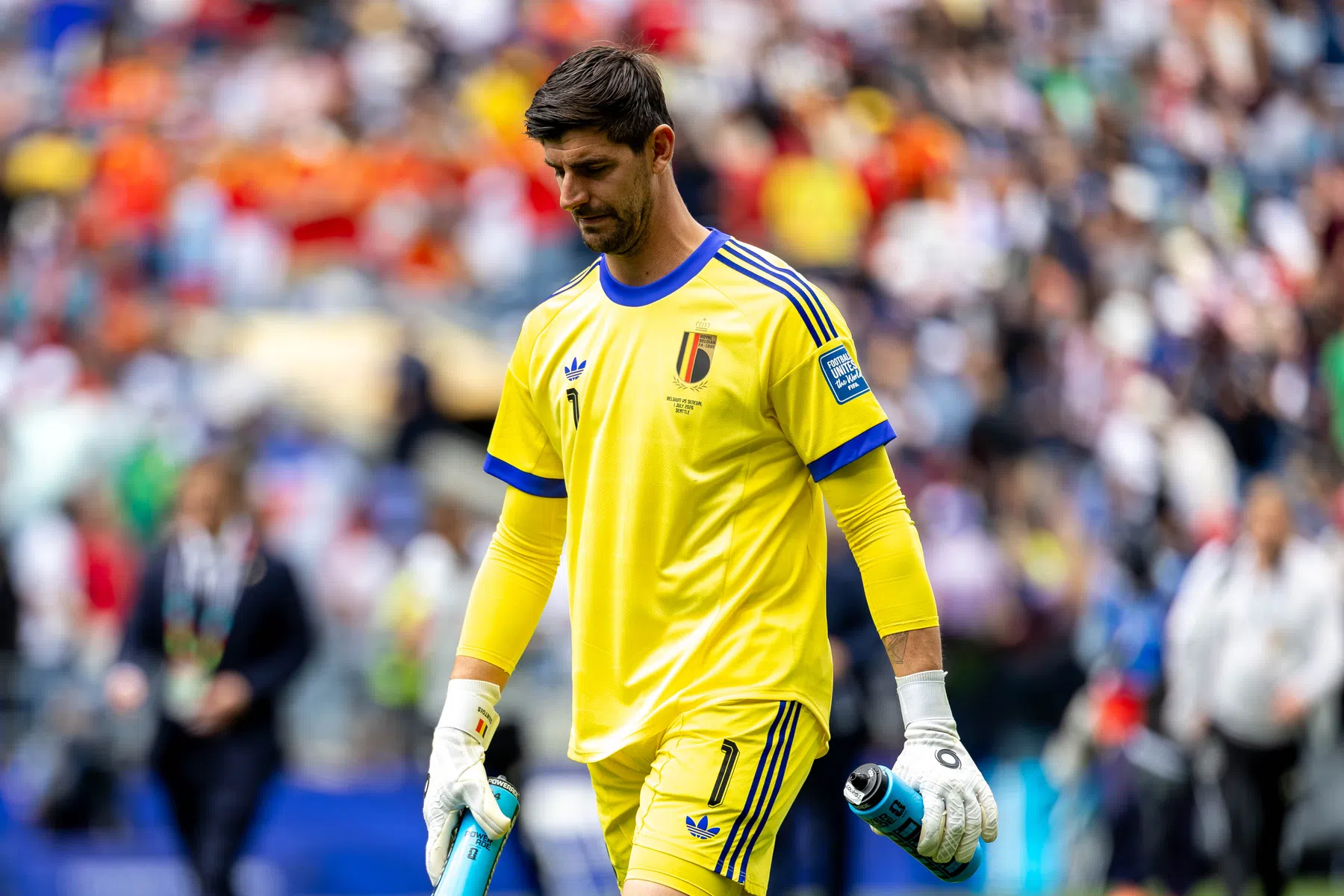Domper voor België: na Tielemans ook geëmotioneerde Courtois geblesseerd