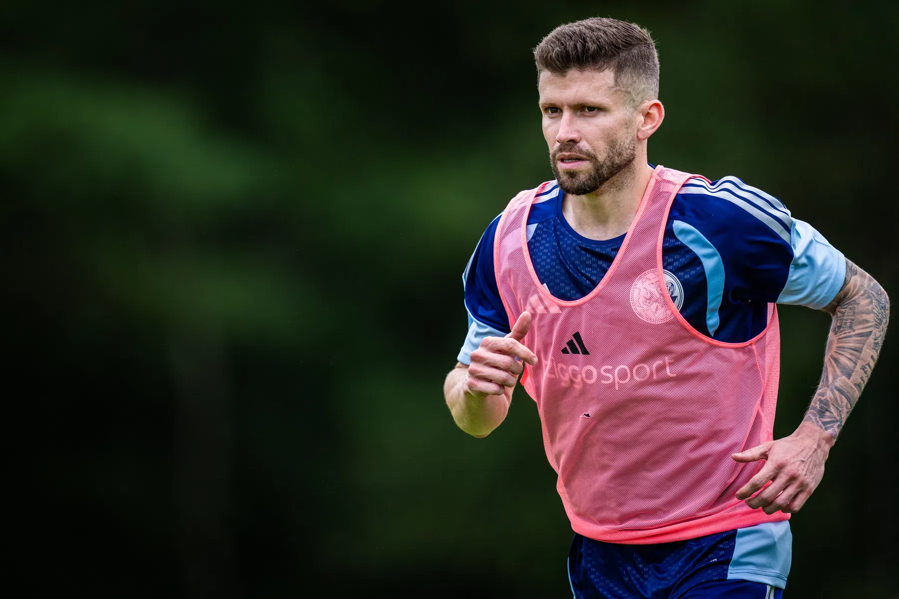 Ajax-debutant Henrique over zijn grootste wapen en de eis van Míchel