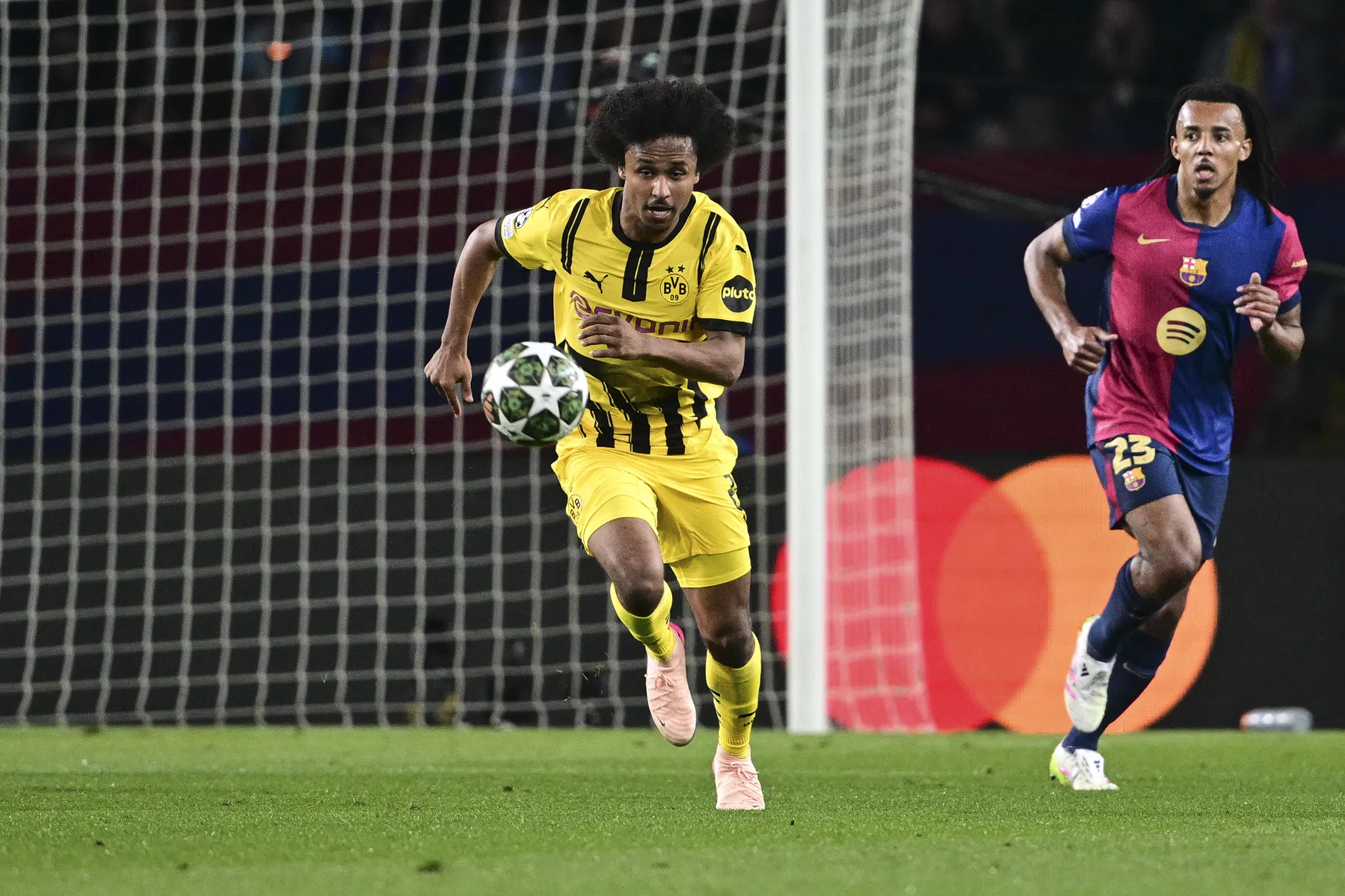 Barcelona presenteert Adeyemi als tweede aanvallende versterking deze zomer
