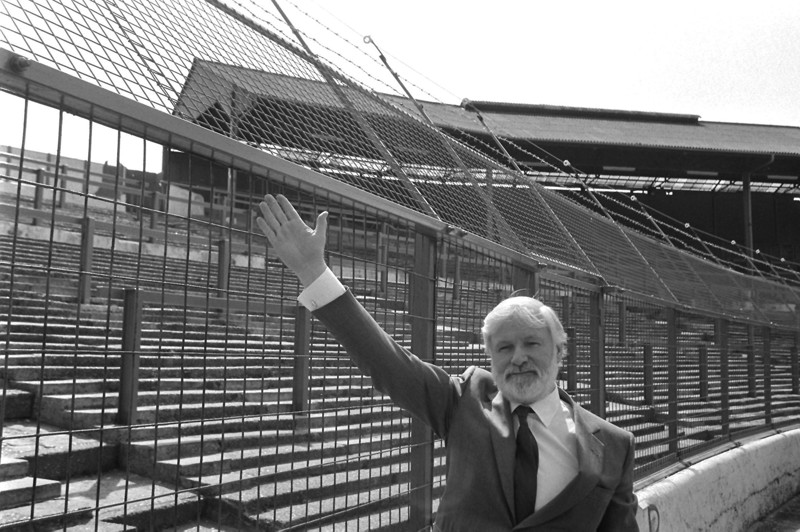 Chelsea rouwt om voormalig eigenaar Bates (94), voorganger Abramovich