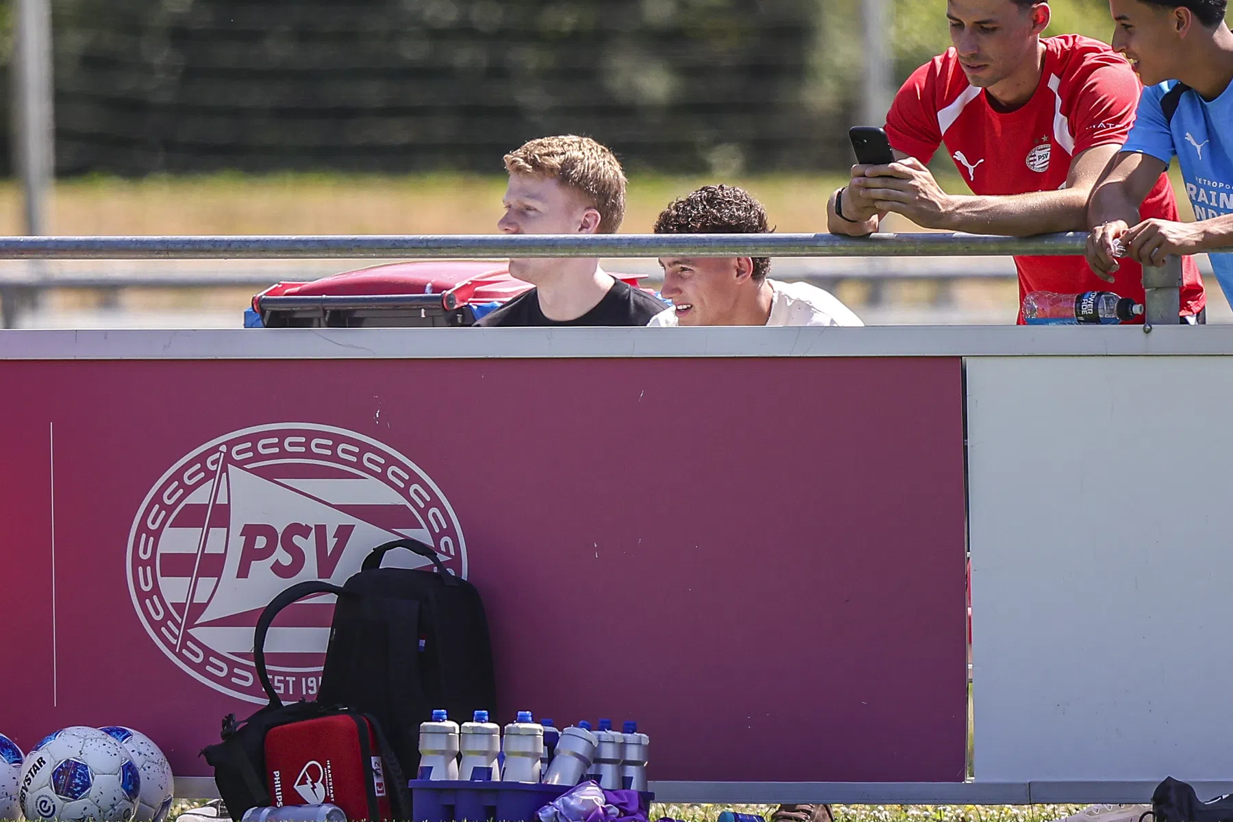 PSV doet voorzichtig met Van Bommel: 'Alles moet kloppen'