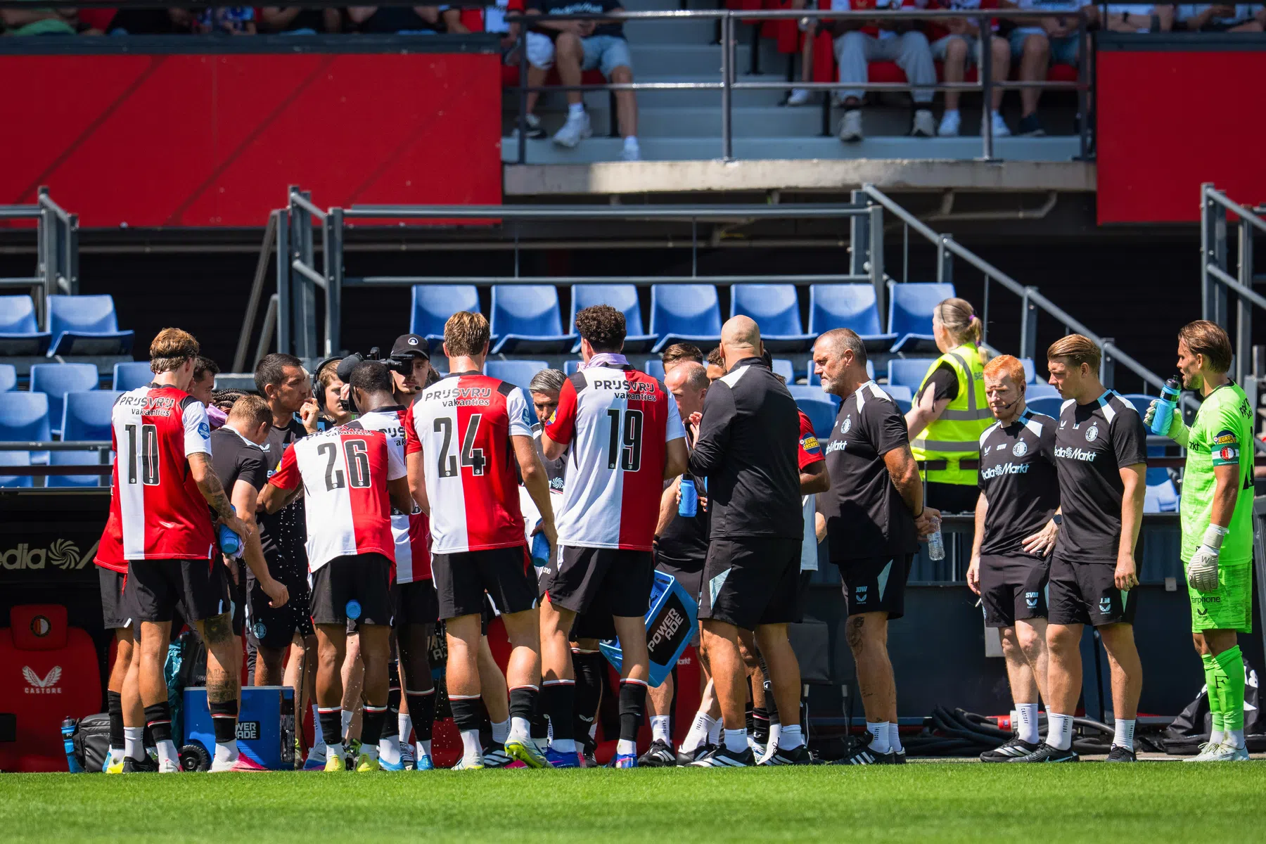 Feyenoord moet, maar wil (nog) niet verkopen