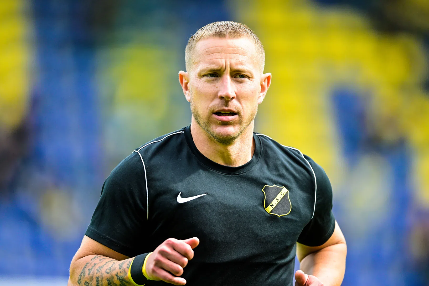 NAC Breda en 'vereerde' Holtby per direct uit elkaar