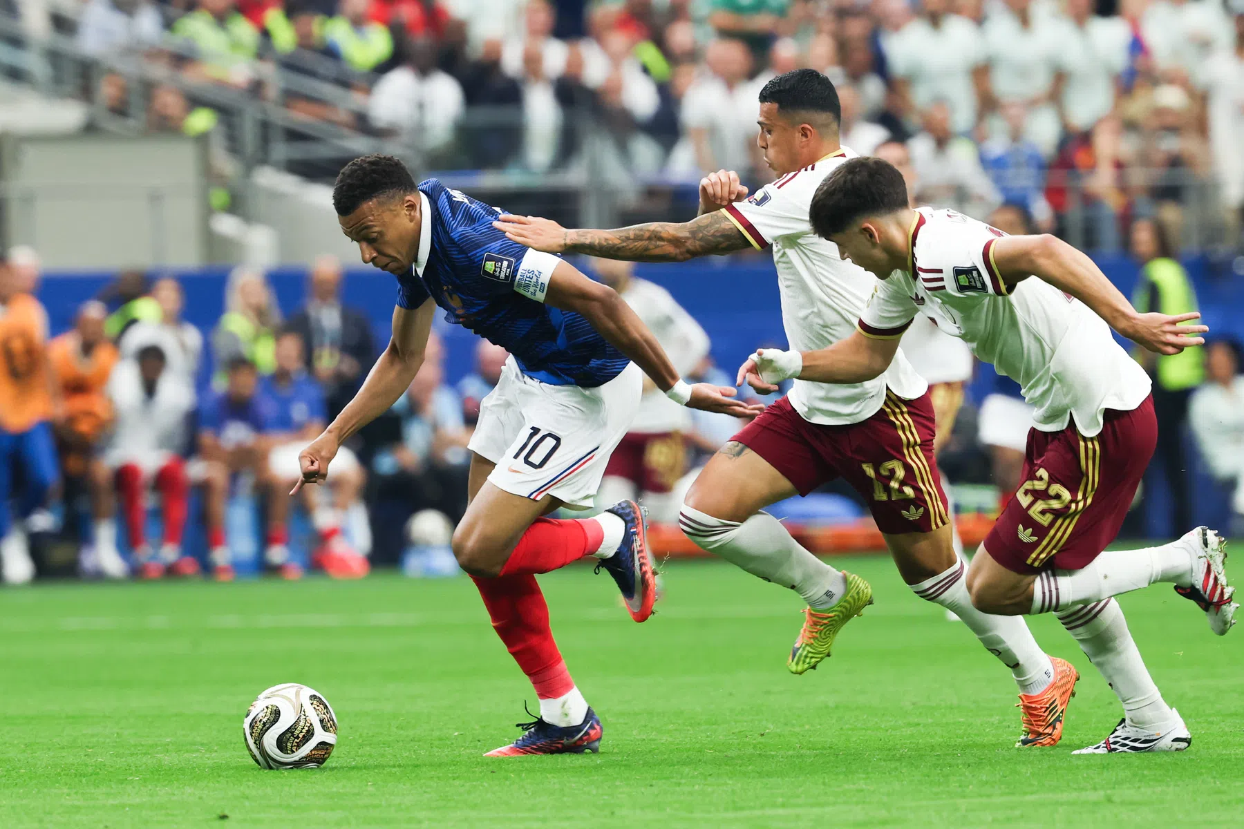 Imponerend Spanje laat Franse sterren kansloos en gaat naar WK-finale
