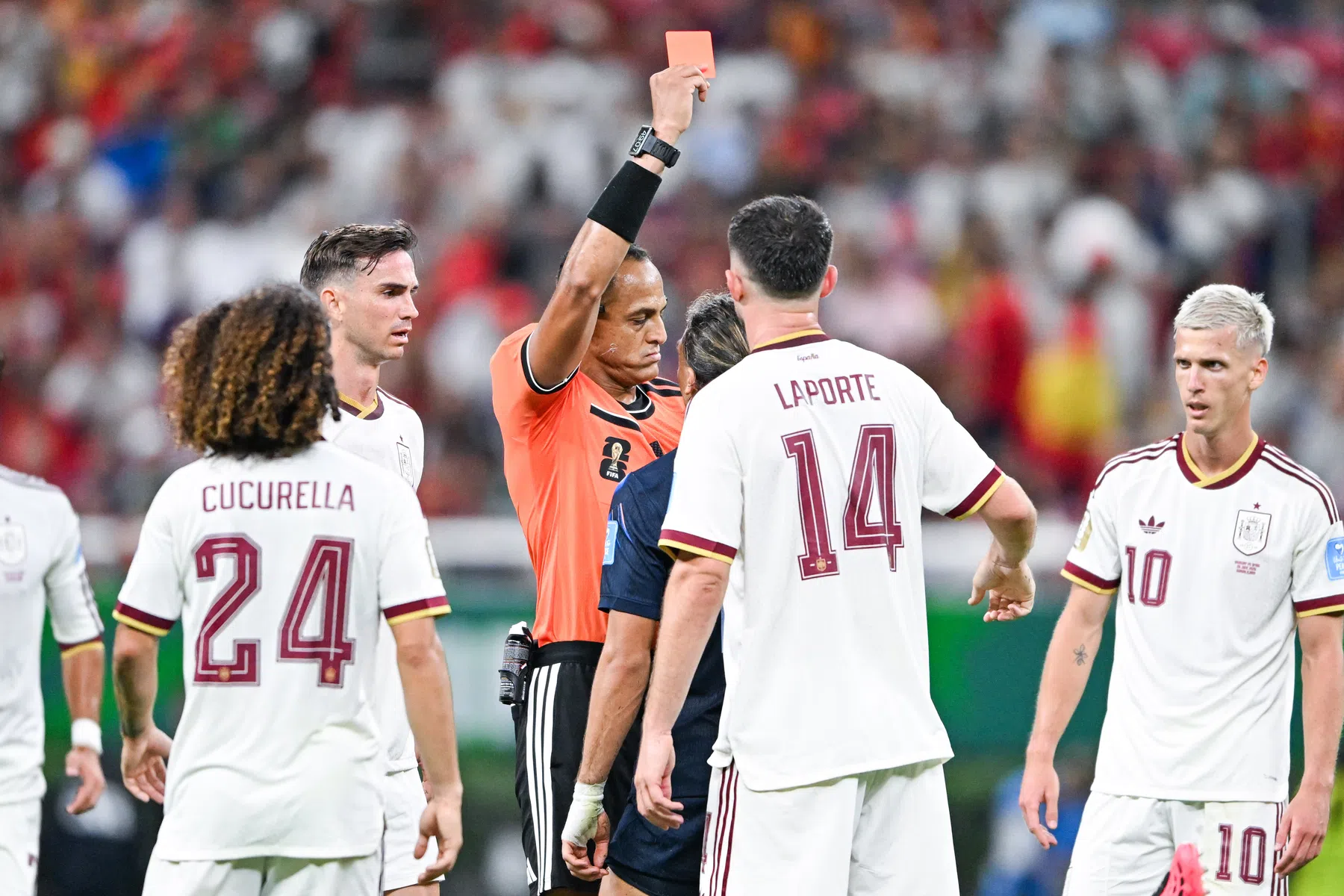 Messi treft oude bekende als scheidsrechter in halve finale tegen Engeland