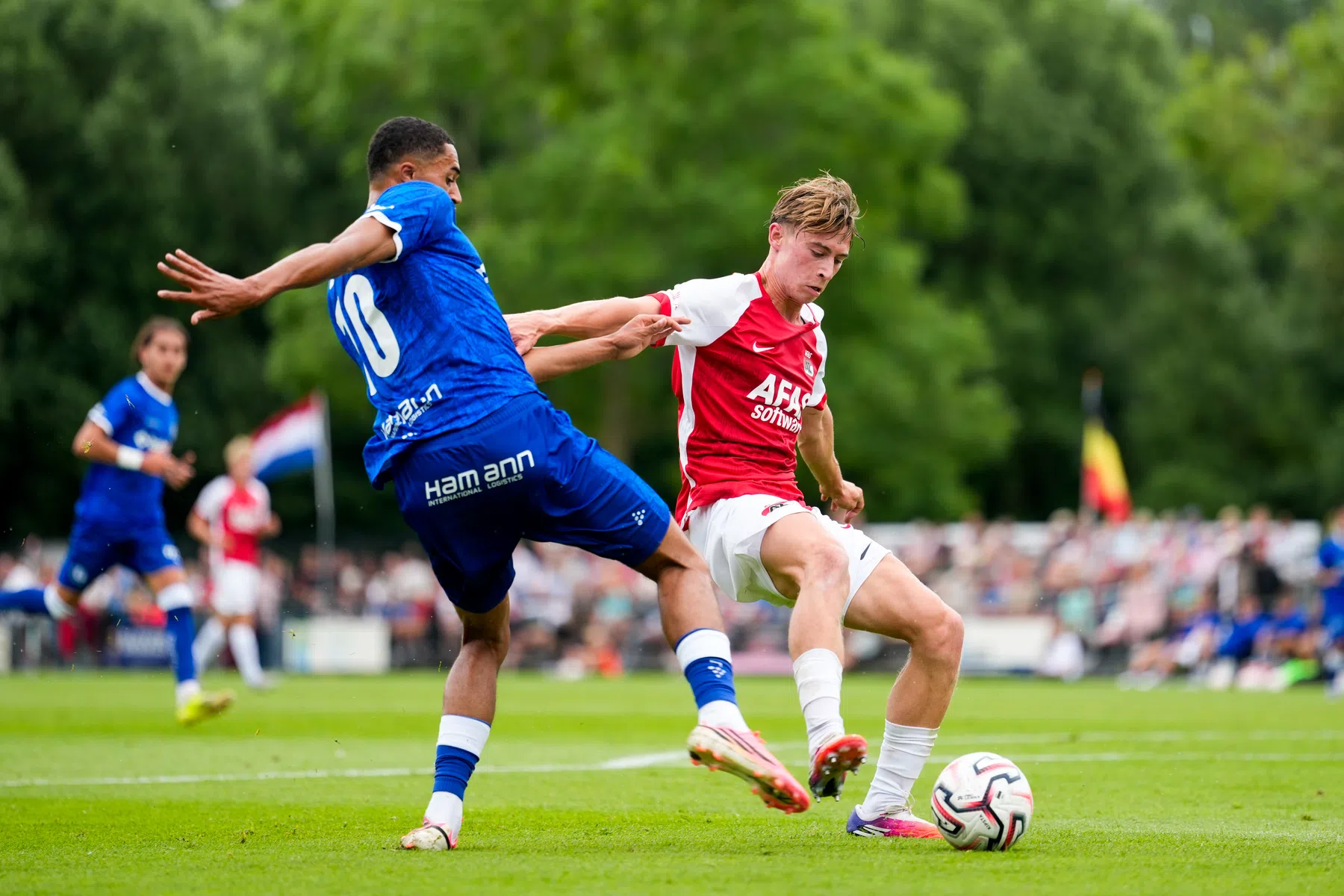 AZ beloont Van Duijn na succesvolle tijd bij Telstar: 'Dat is heel goed uitgepakt'