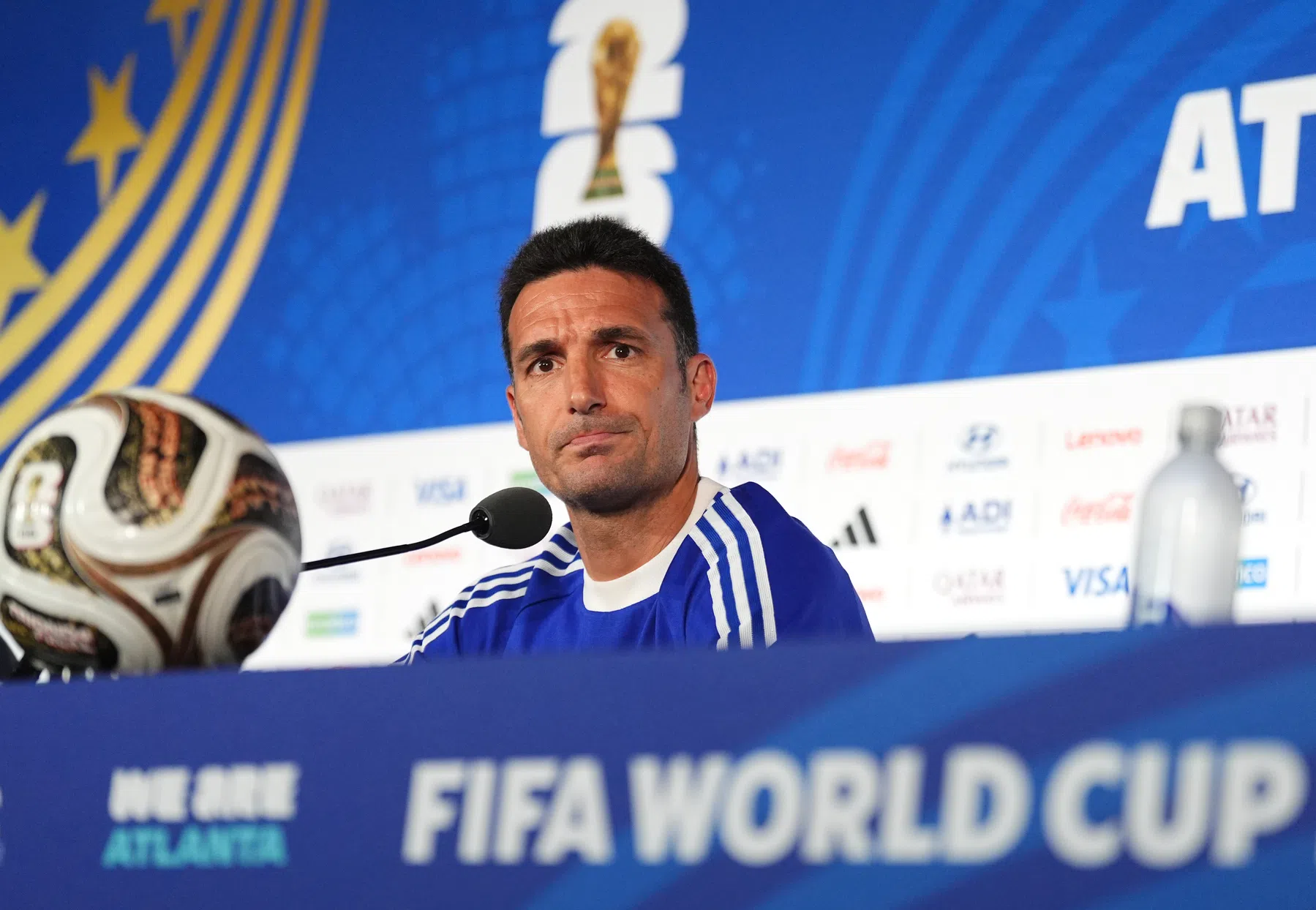 Scaloni verbaasd na vraag over Falklandoorlog: 'Voetbal en politiek gescheiden'