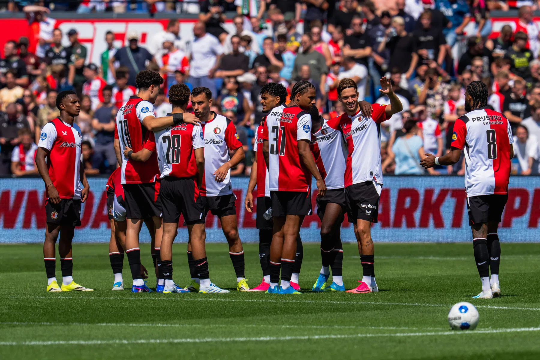 Transferupdate Feyenoord over Zerrouki, Wellenreuther, Sauer, Read, Hwang, Zechiel