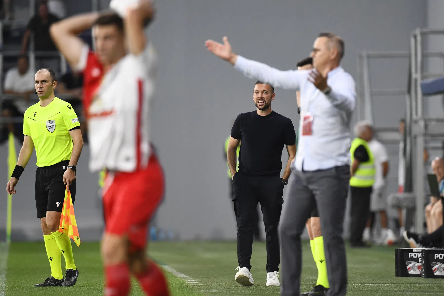 Na Farioli begint ook Míchel zijn Ajax-tijdperk tegen FK Vojvodina