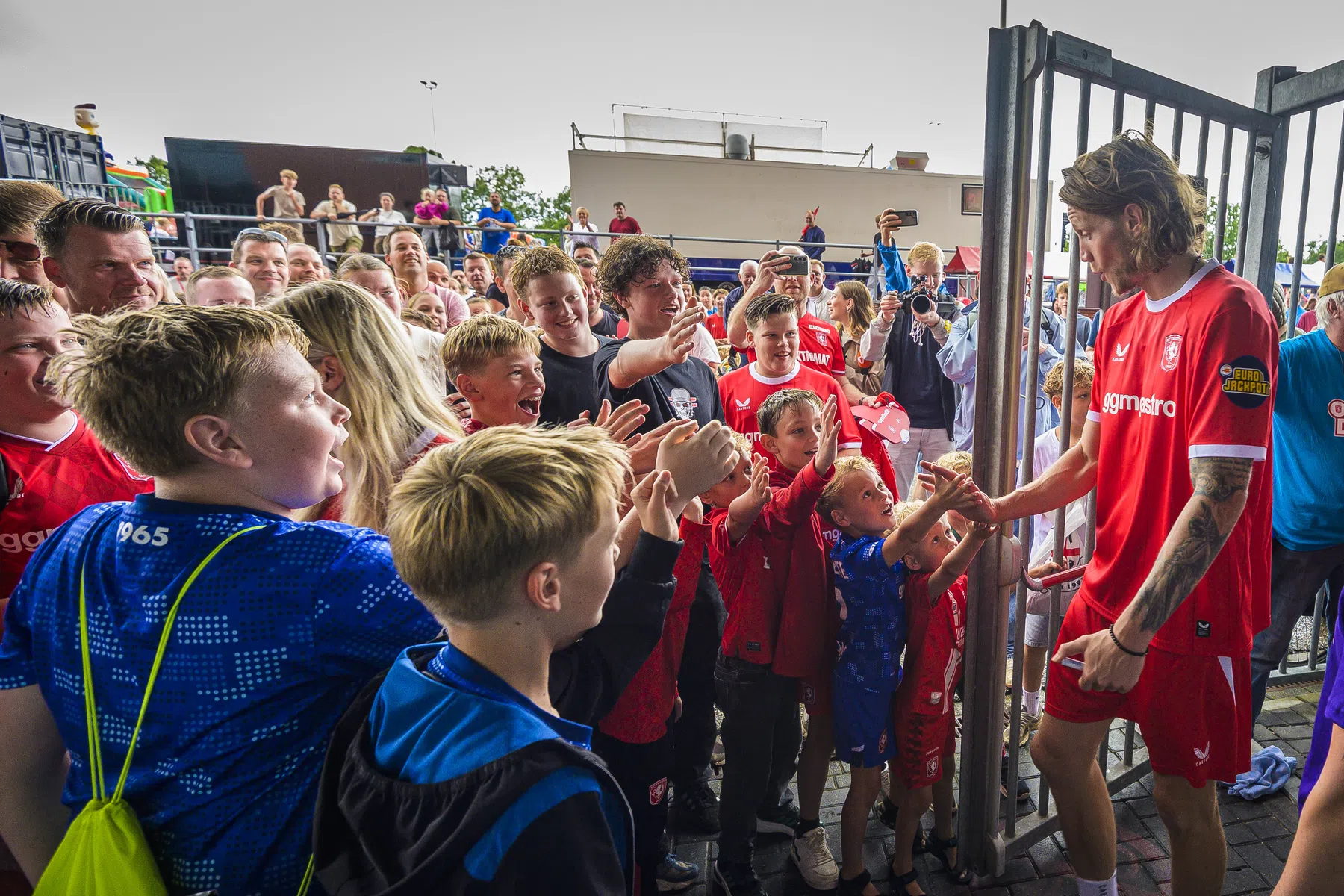 Wout Weghorst traint én spreekt onomwonden: 'Er moeten dingen anders bij Oranje'