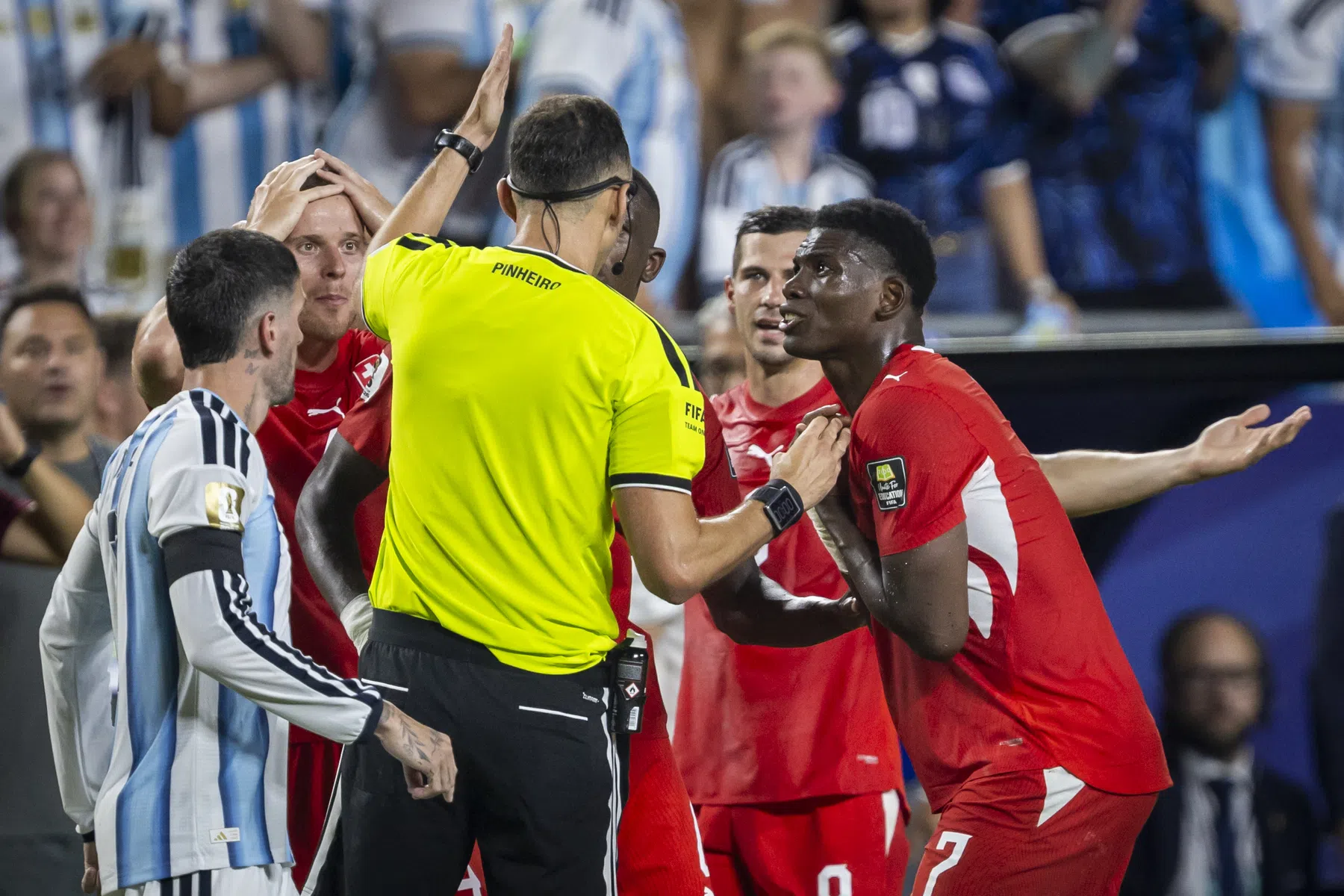 UEFA gaat niet mee in VAR-richtlijnen FIFA rondom schwalbes