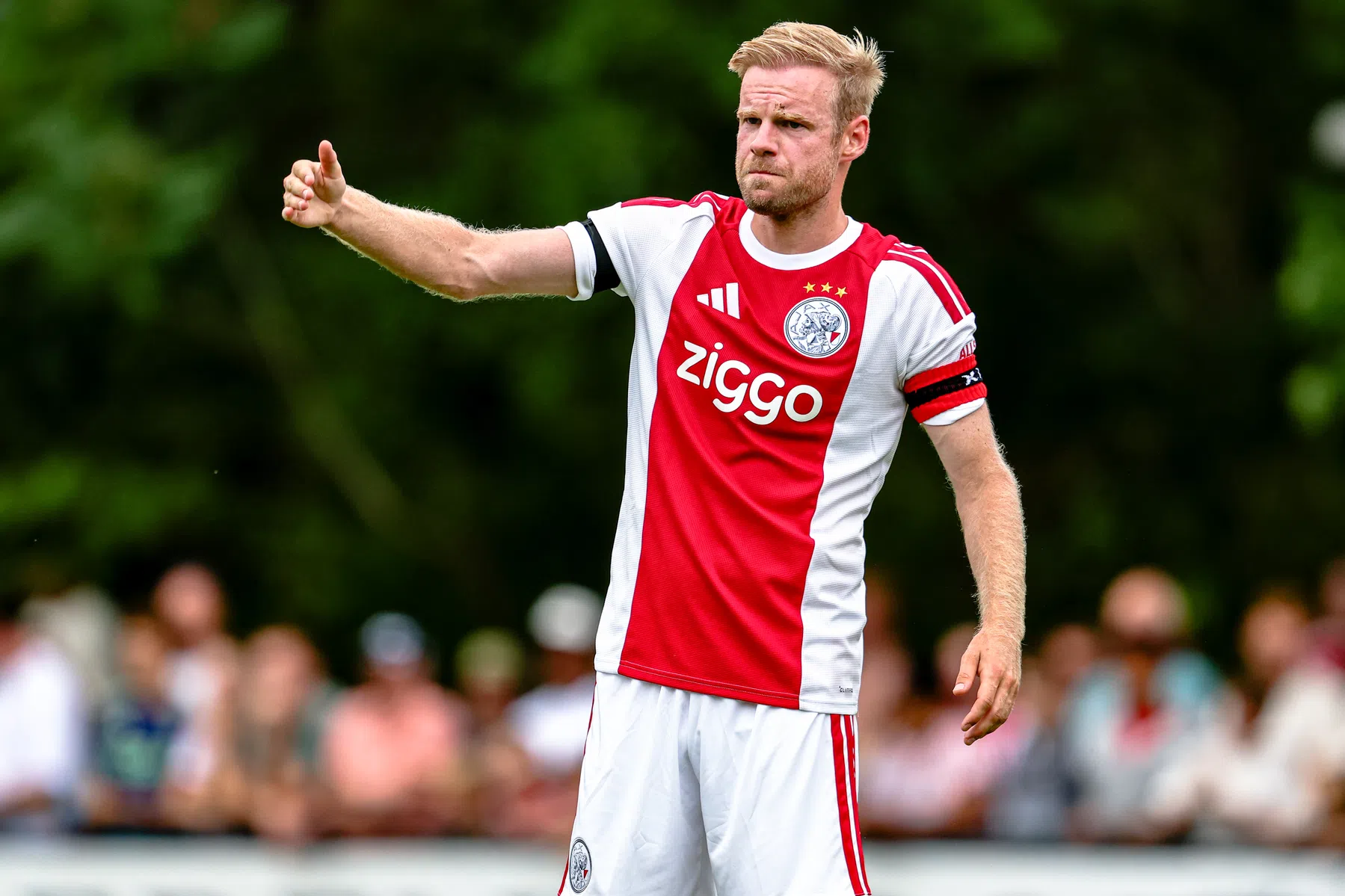 Vizier Ajax kan op Vojvodina na zuinige oefenzege op Olympiakos