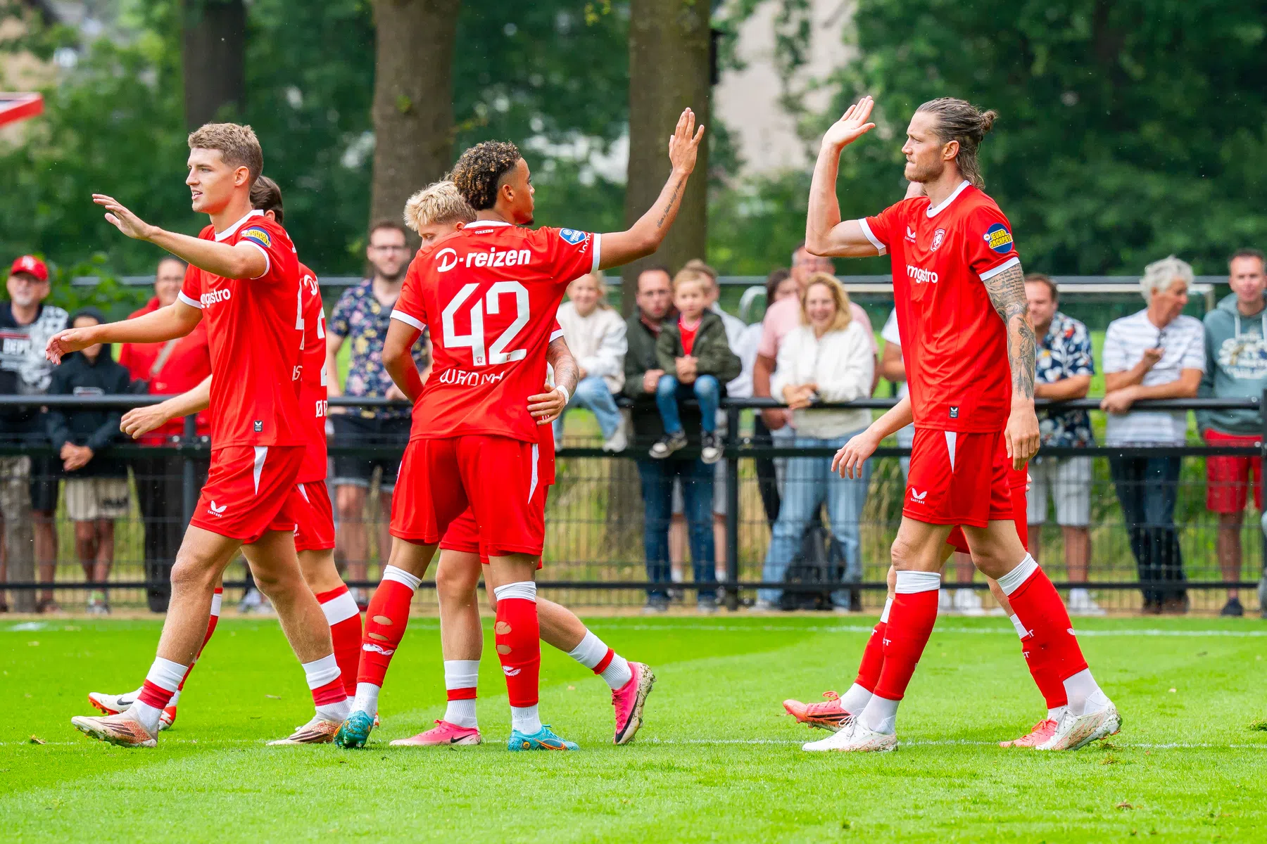 FC Twente werkt met gelijkspel én scorende Weghorst toe naar EL-voorronde