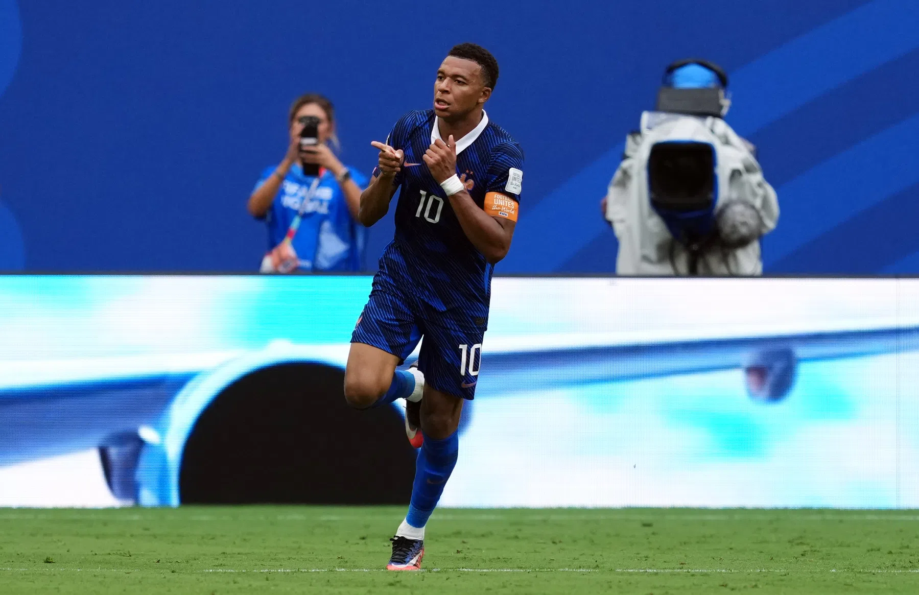 Dalawang Gol ni Mbappé Laban sa England, Tangan na ang Bagong World