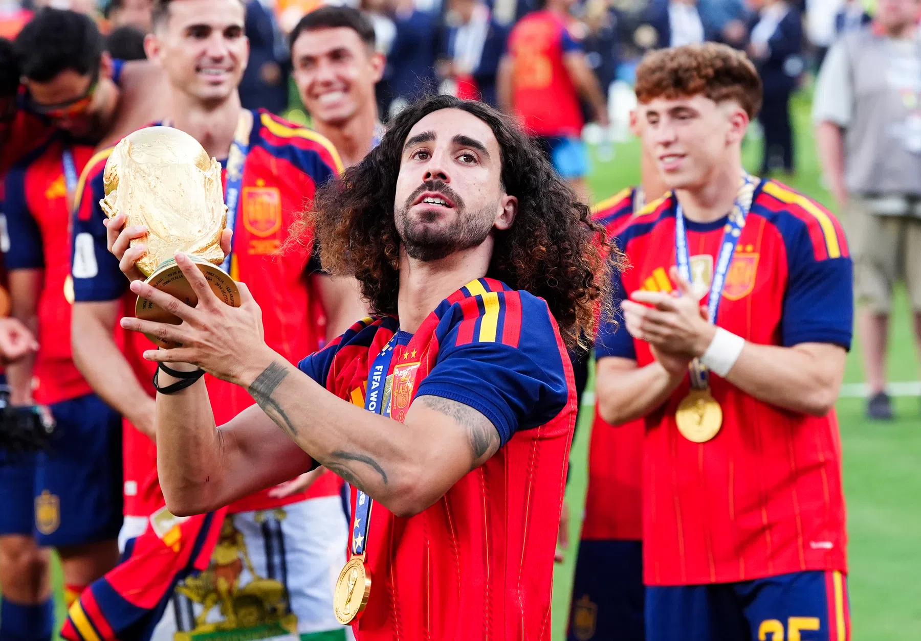 Cucurella gaat opvallende belofte nakomen na WK-winst Spanje
