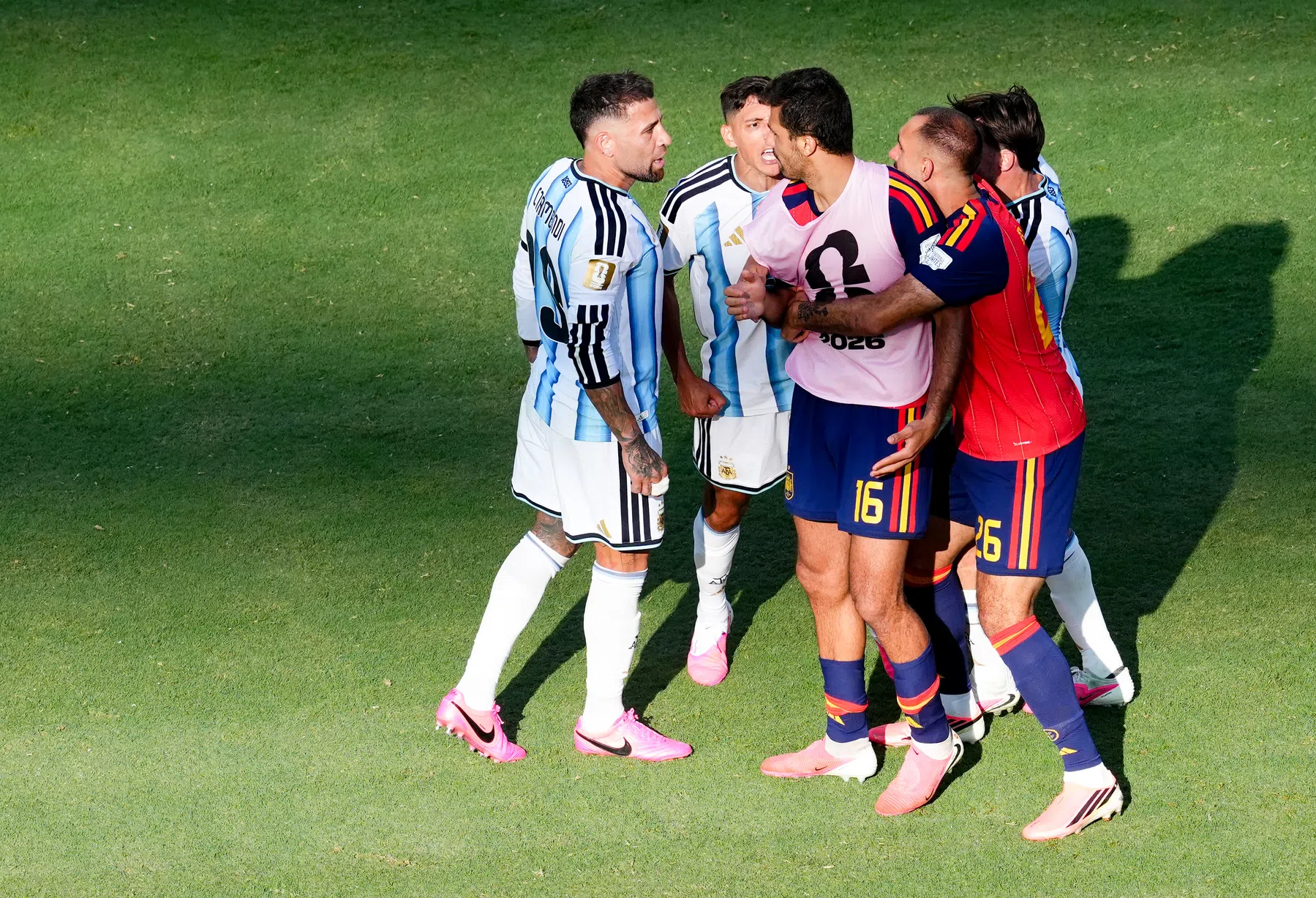 Otamendi ruziet met Rodri: 'Jullie hebben de hele week zitten huilen'