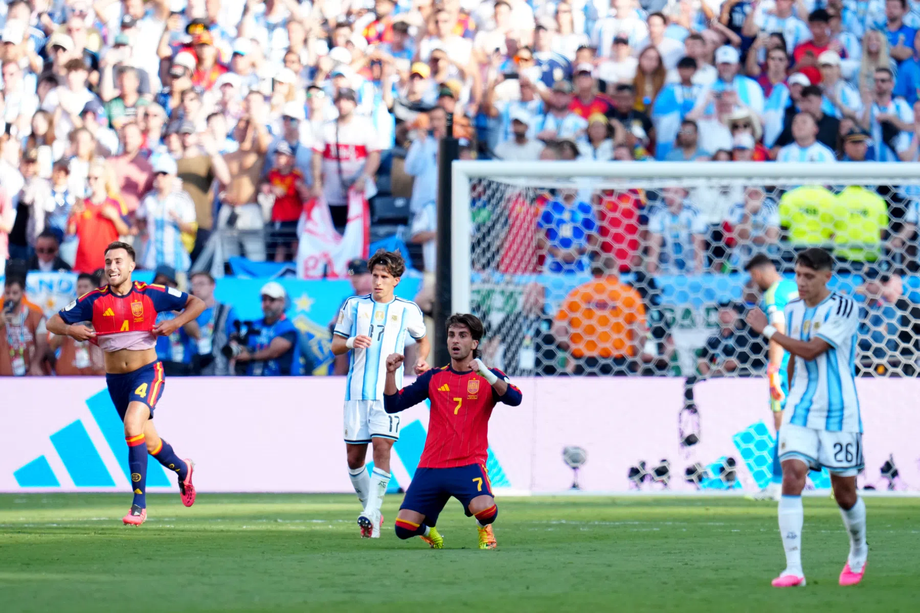 Matchwinner Torres zag WK-titel Spanje aankomen: 'Het lot was al bezegeld'