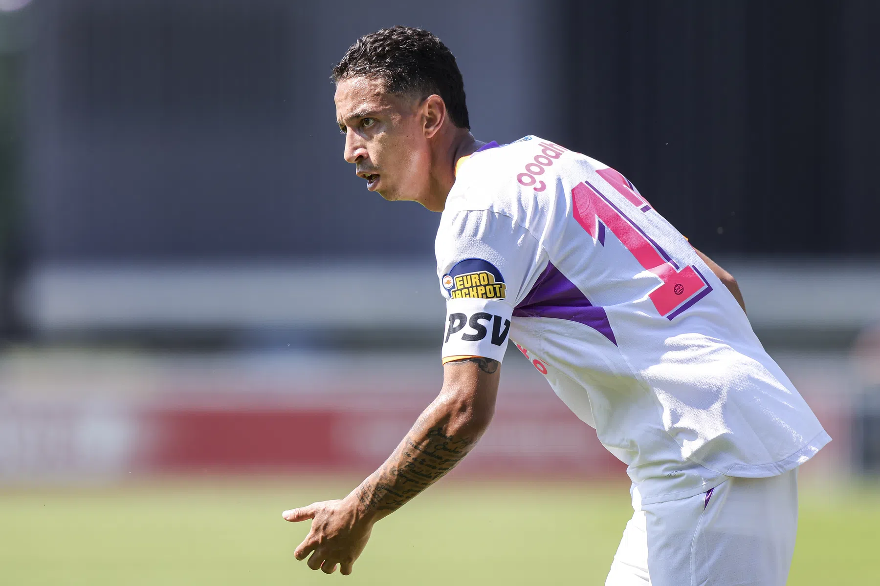 PSV schuift Mauro Júnior door als aanvoerder door blessure Schouten