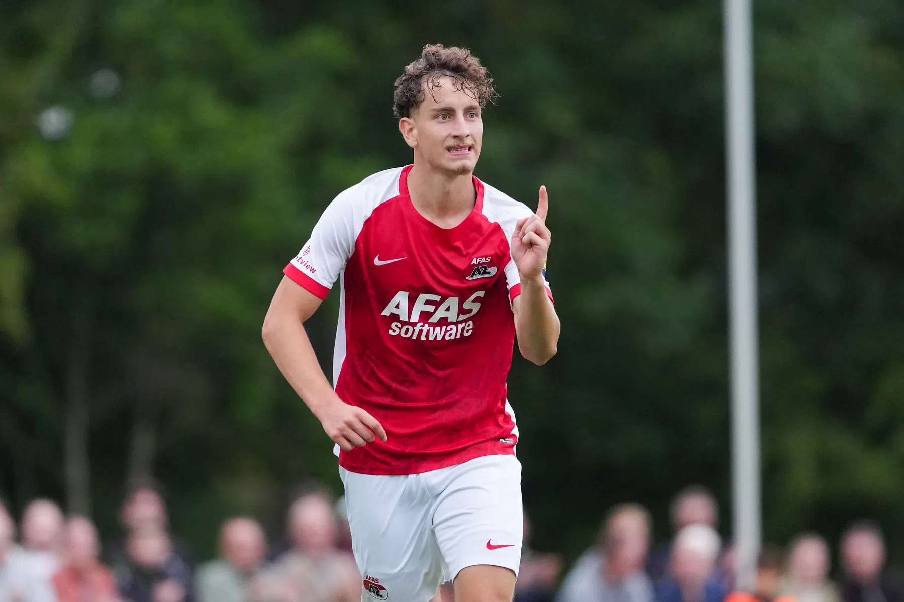 AZ maakt indruk en zet Genk met speels gemak aan de kant
