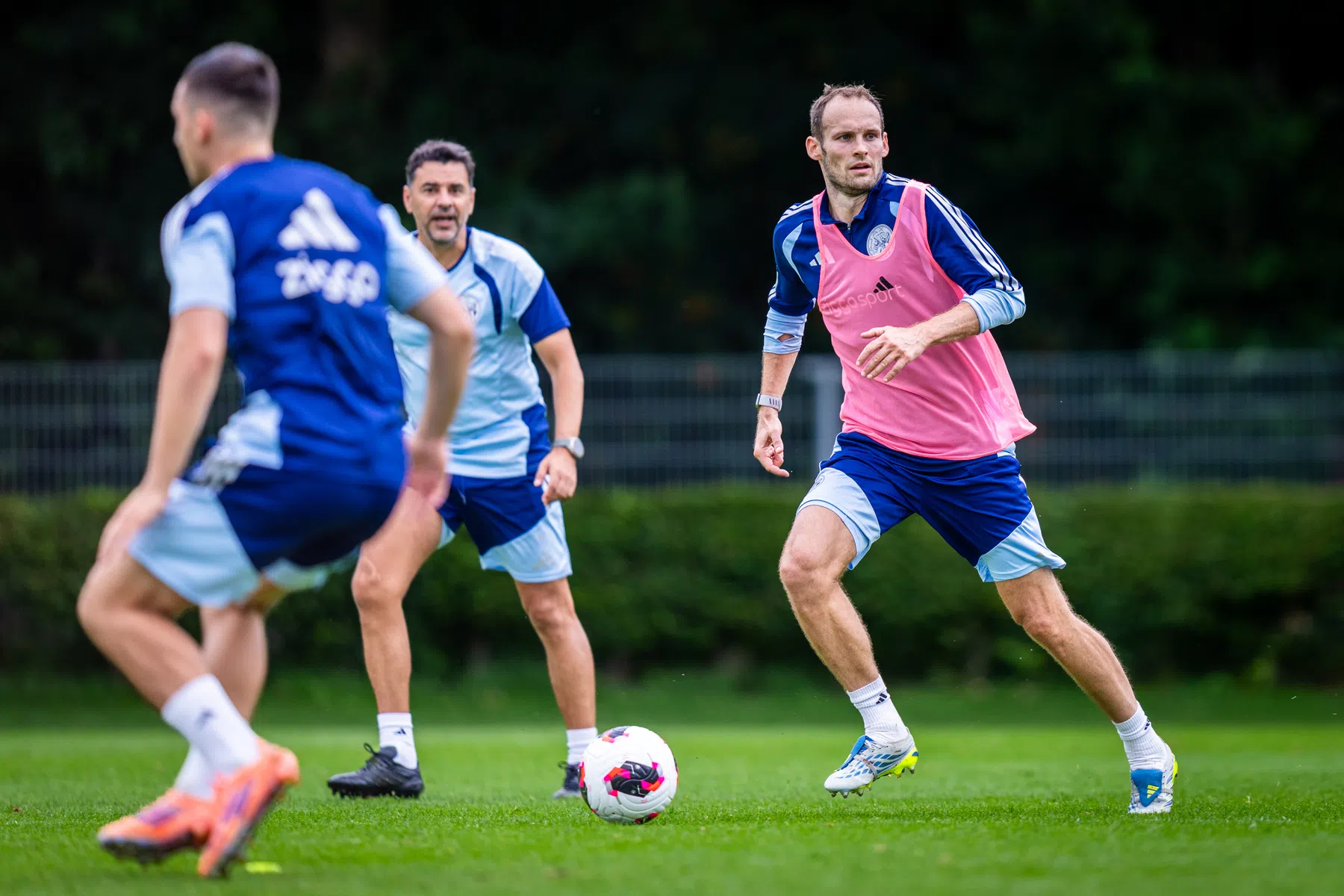 Eerste Ajax-opstelling Míchel: Blind wel, Marcos Leonardo en Caio Henrique niet