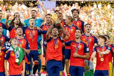 Thumbnail for article: Maresca bevestigt slecht nieuws over Rodri en gaat in op Real-geruchten