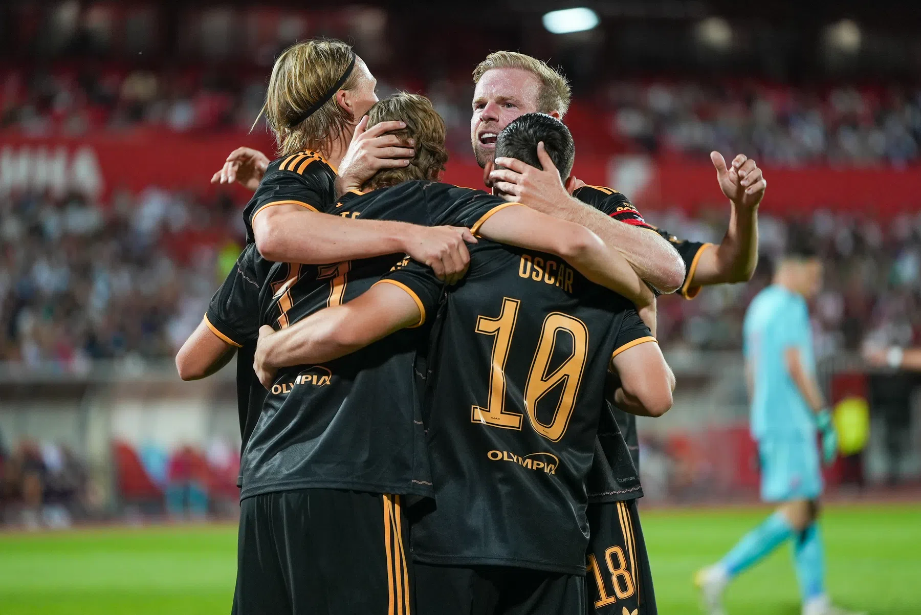Ajax oogst lof in Servische media: 'Tegen dit Ajax heb je niets te willen'