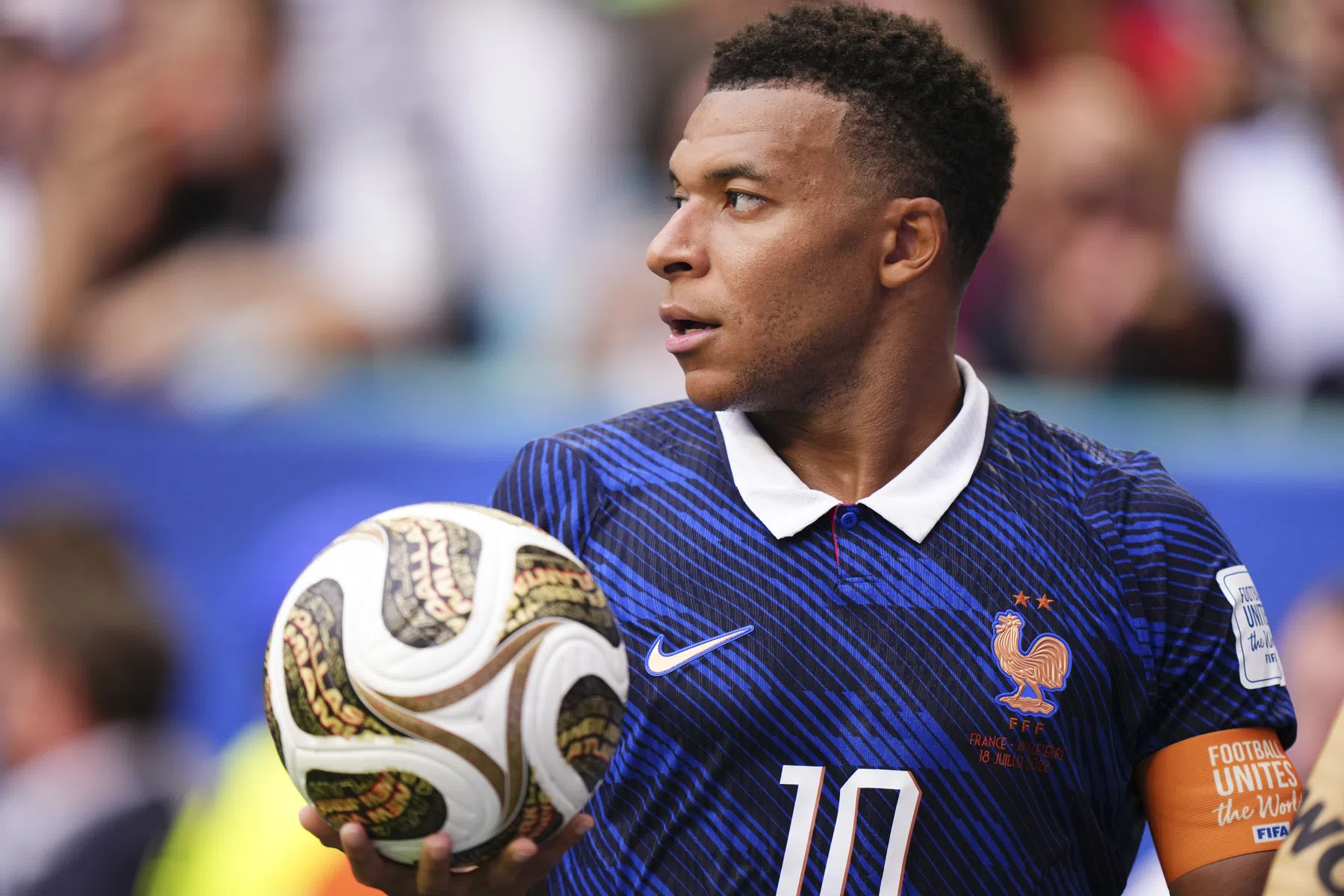 Geen prijs met club of land en tóch de Gouden Bal: historie biedt Mbappé hoop