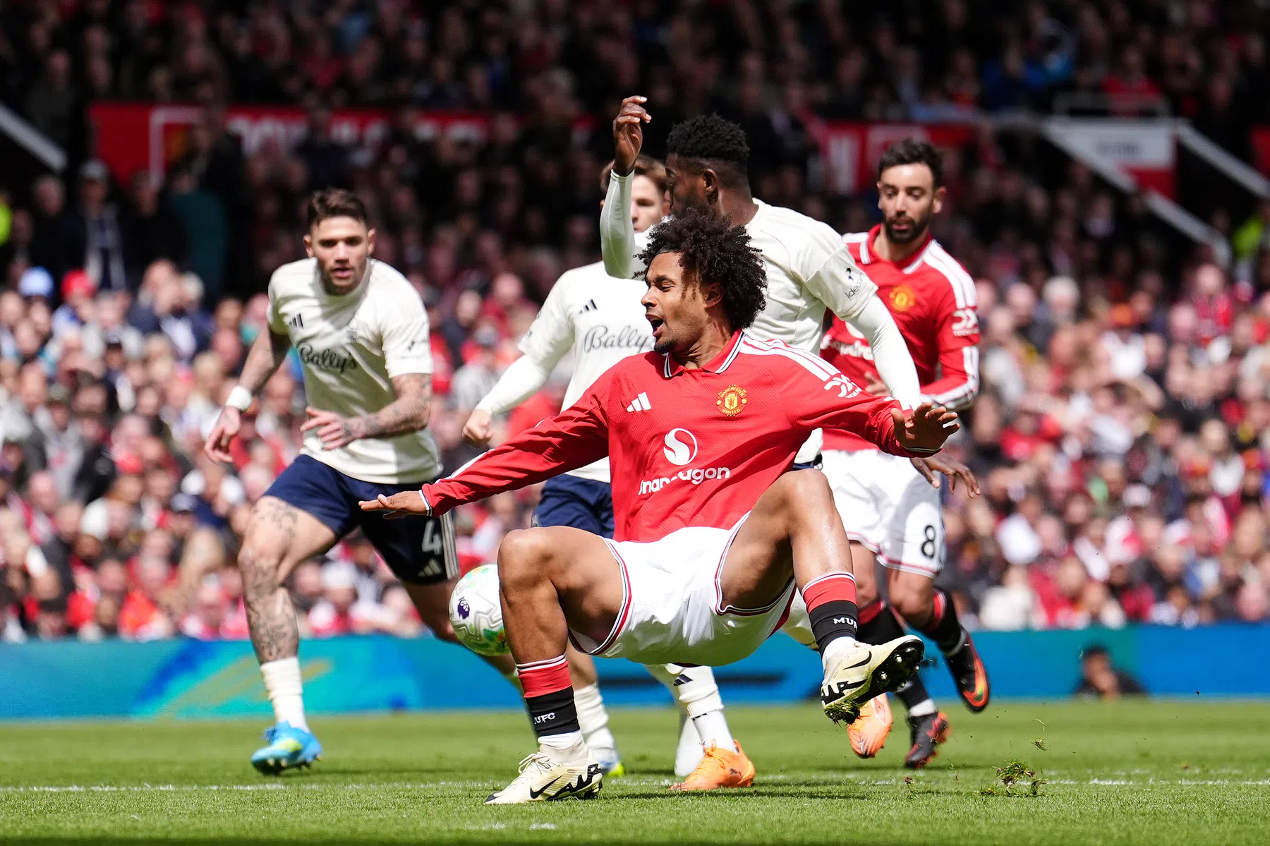 Zirkzee trefzeker met heerlijke sleep in oefenduel Man Utd