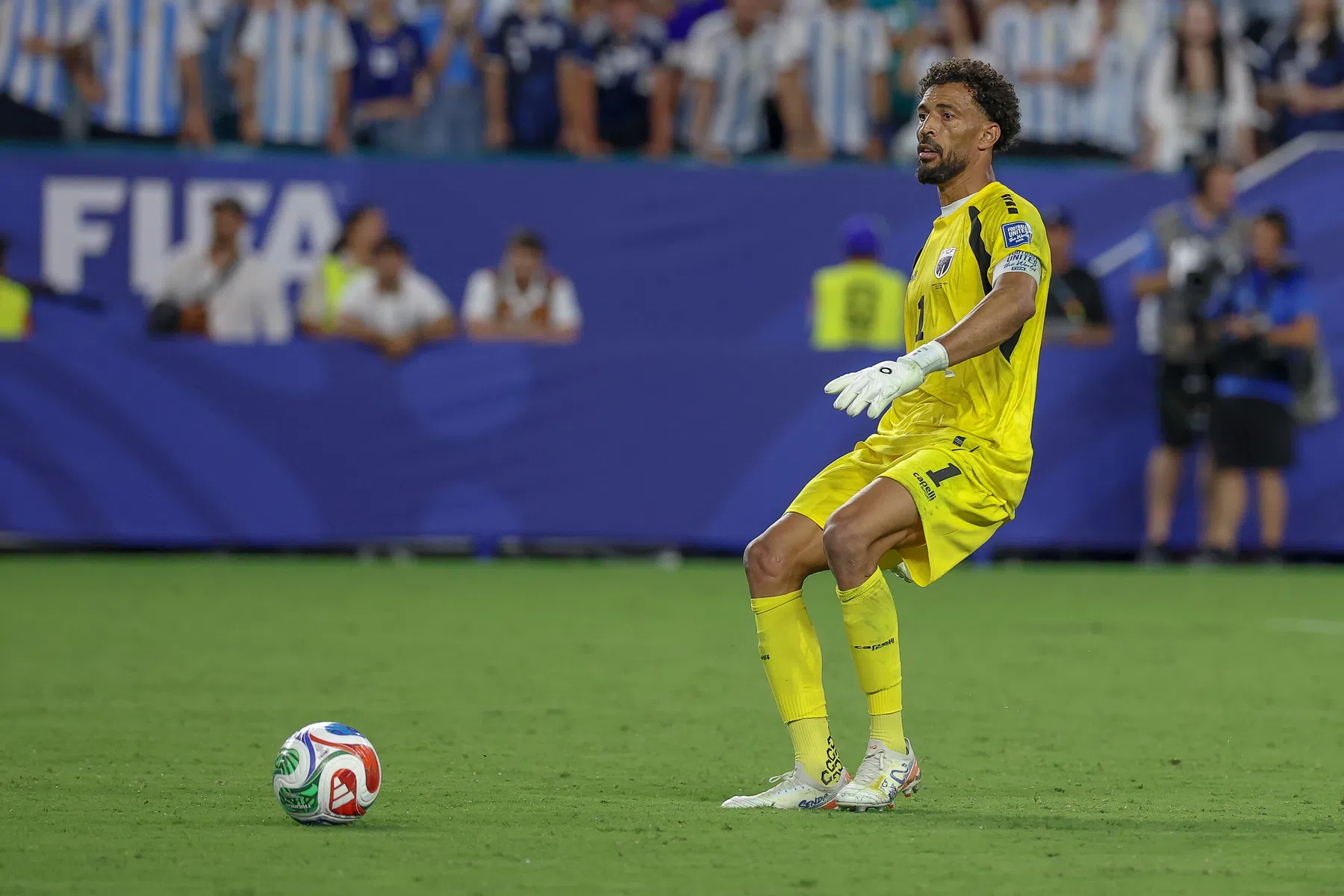 Vozinha (40 years old) chose to join Chile's top club
