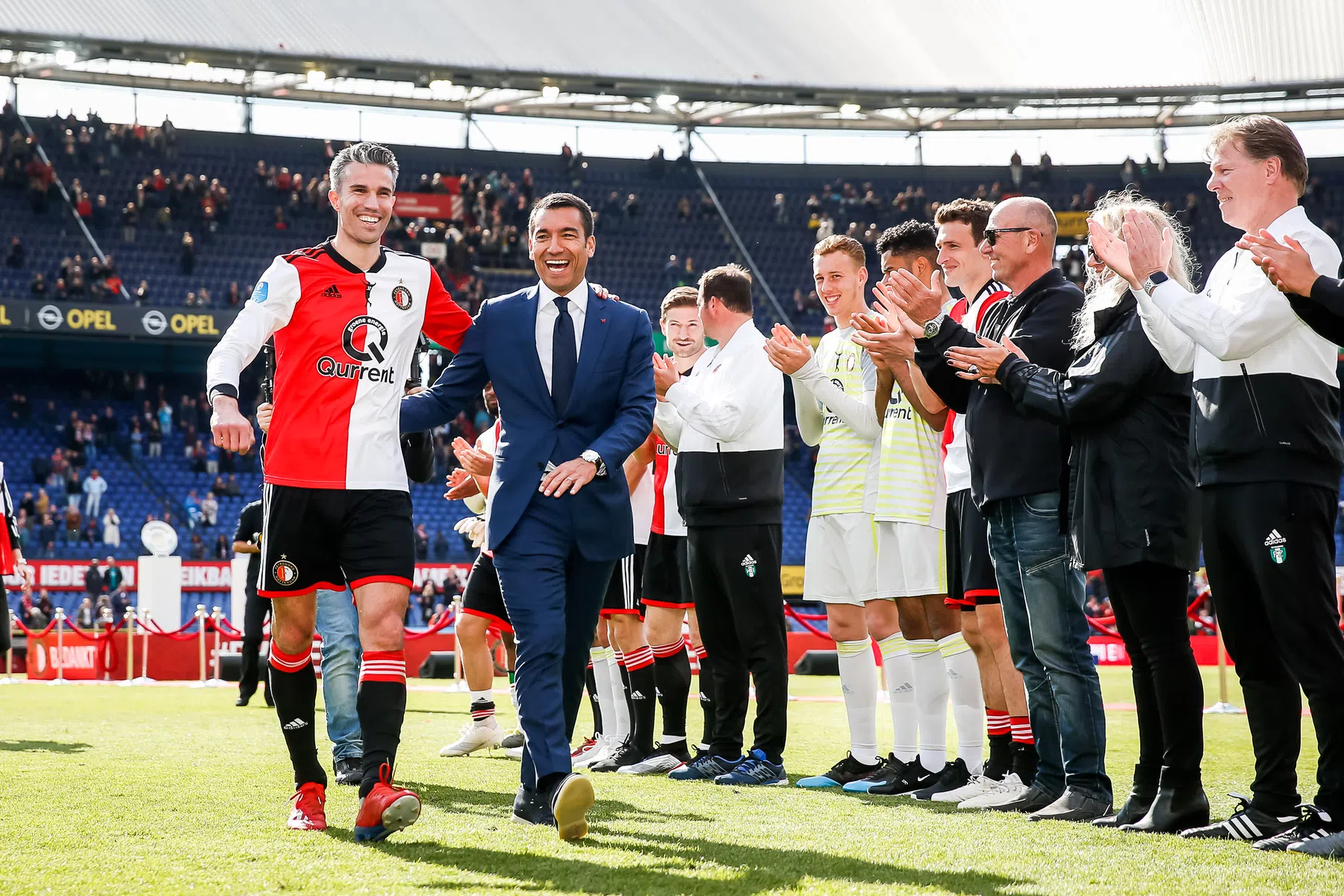 Van Bronckhorst sprak met Robin van Persie over toekomst van Shaqueel