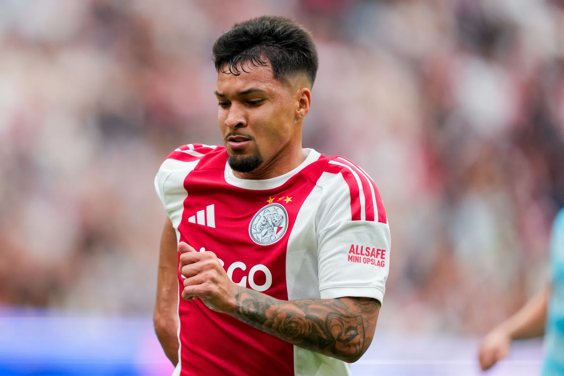 Leonardo na eerste Ajax-minuten: 'Ben een speler die veel doelpunten maakt'