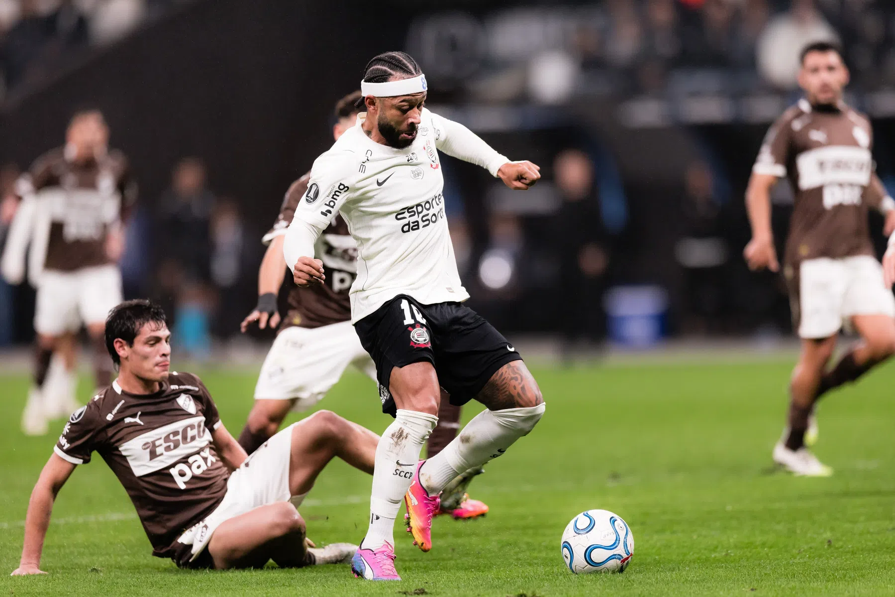 Braziliaanse media: Memphis tekent twee jaar bij in São Paulo