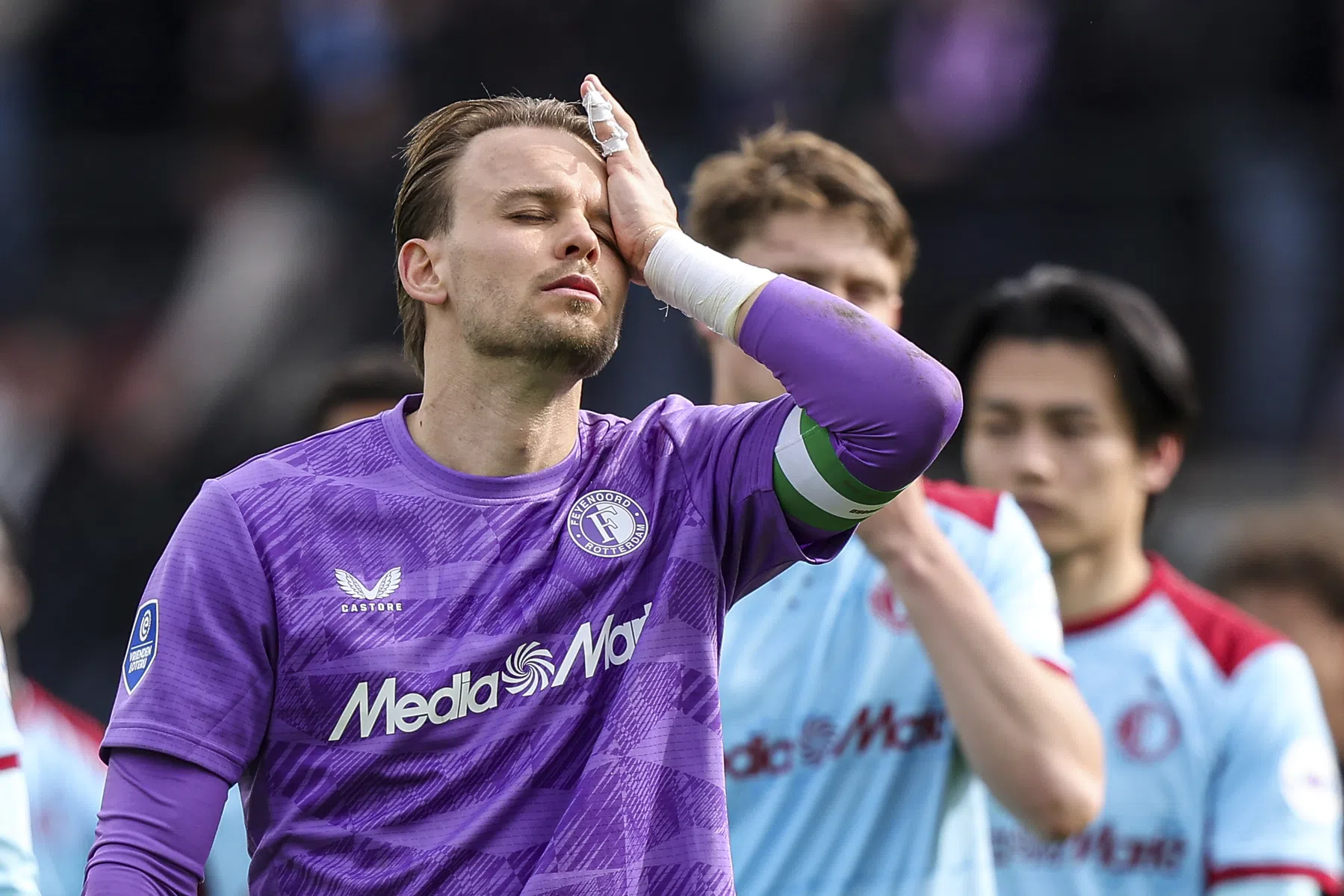 Wellenreuther loopt knieblessure op in oefenduel met Olympique Lyon