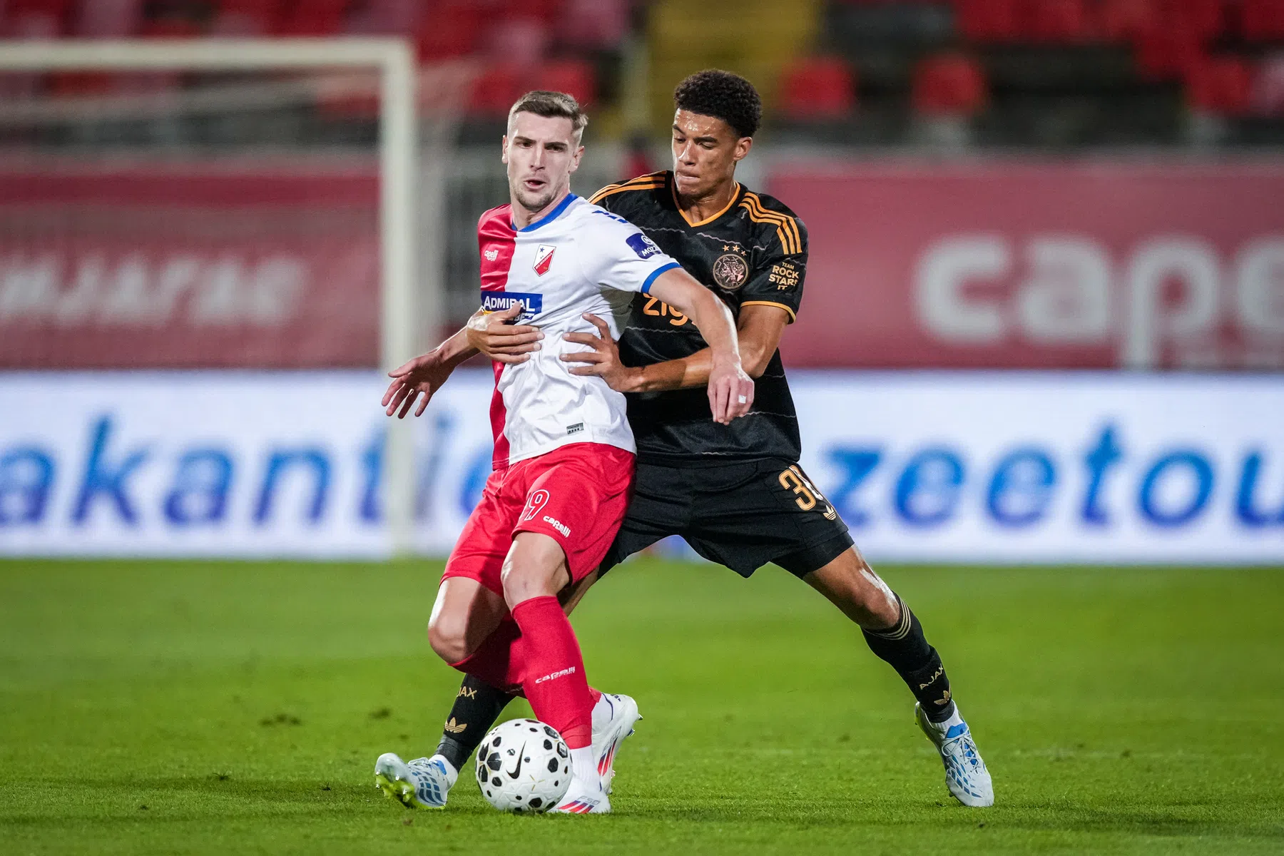 Griekse scheidsrechter bij Ajax, kaartentrekker voor FC Twente