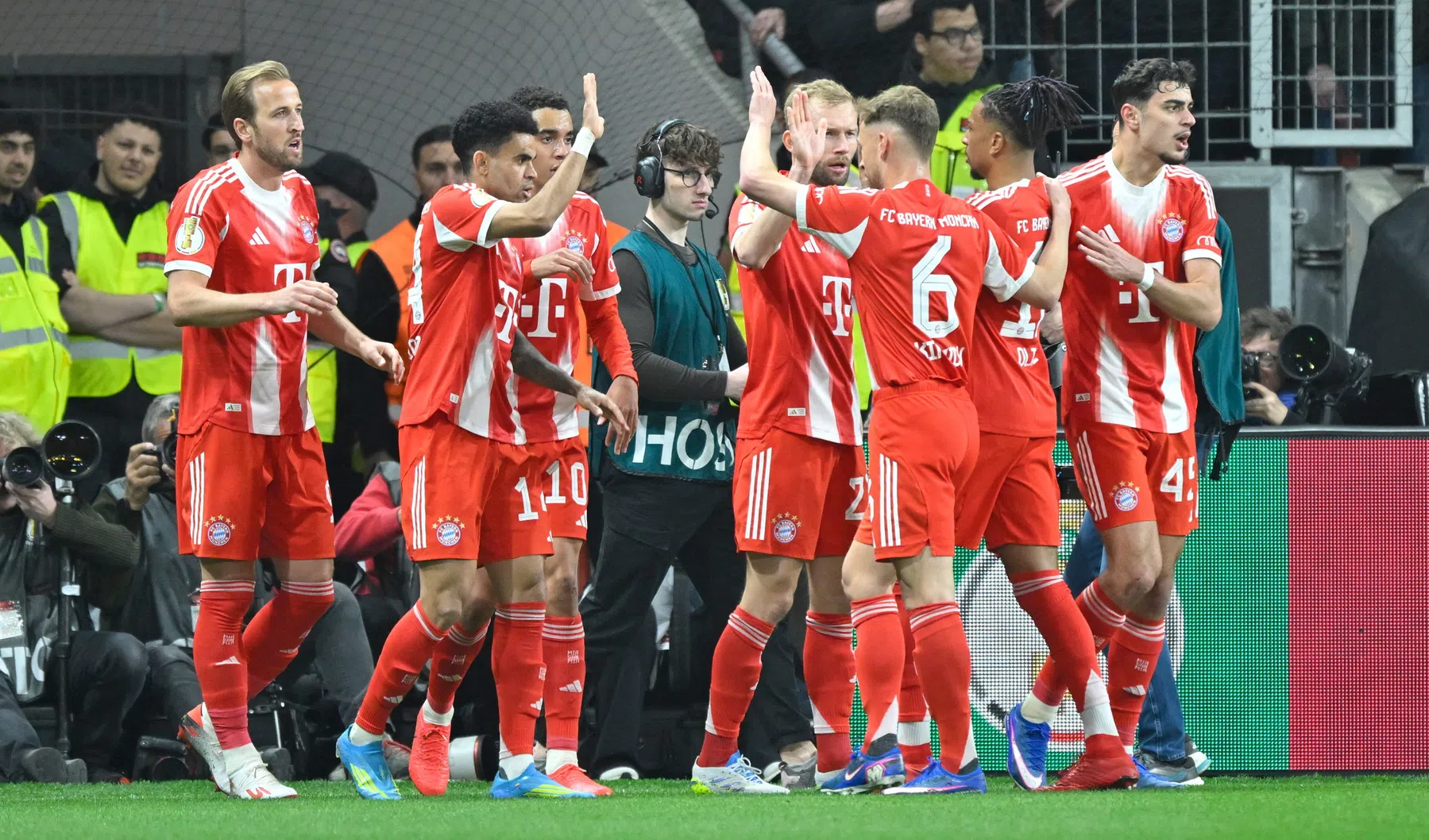 Bayern-voorzitter sluit vertrek Olise uit: 'Real Madrid heeft nooit gebeld'
