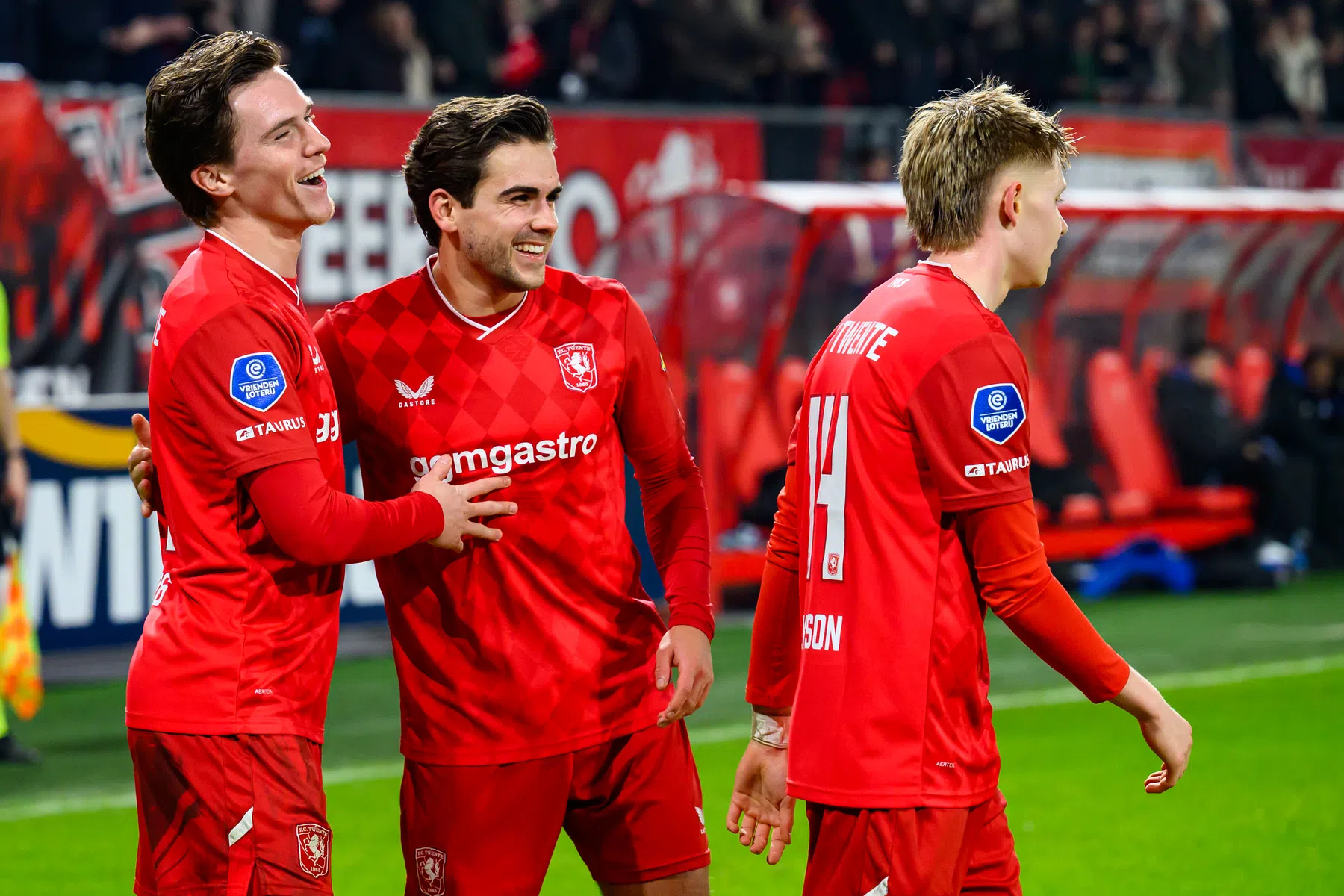 Van den Brom en Rots reageren op Ajax-geruchten Van Rooij: 'Gewoon niet waar'