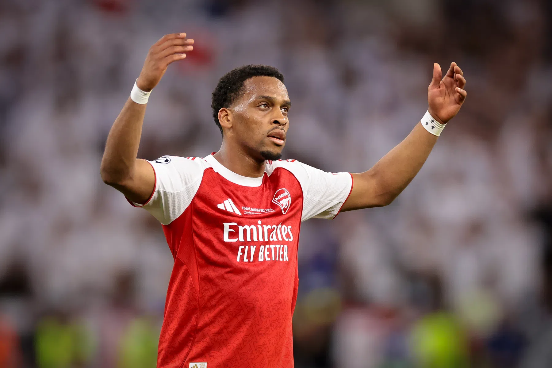 Timber verlaat trainingskamp van Arsenal in Spanje