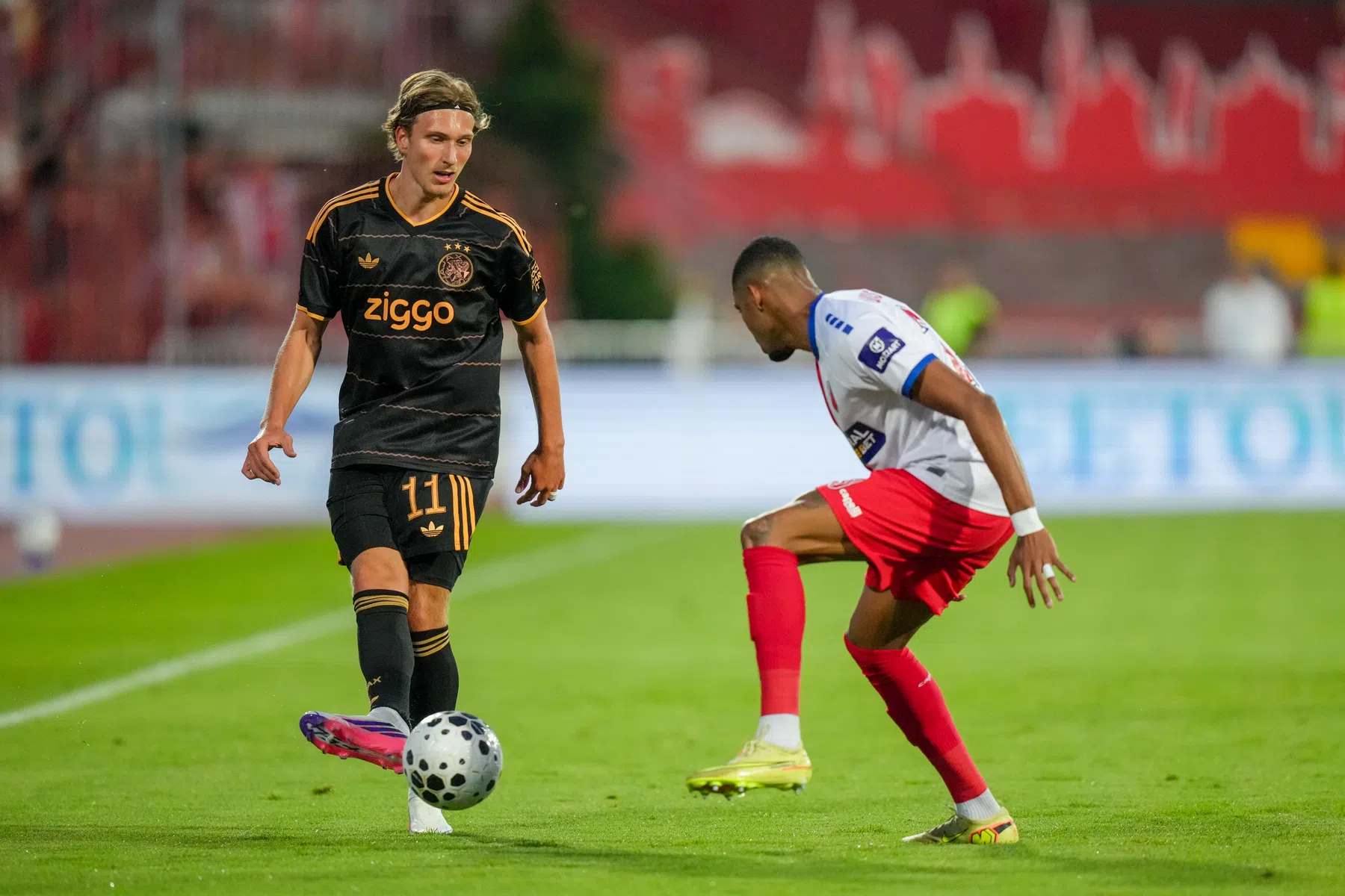 Godts denkt niet aan transfer en ziet structuur terugkeren onder Míchel