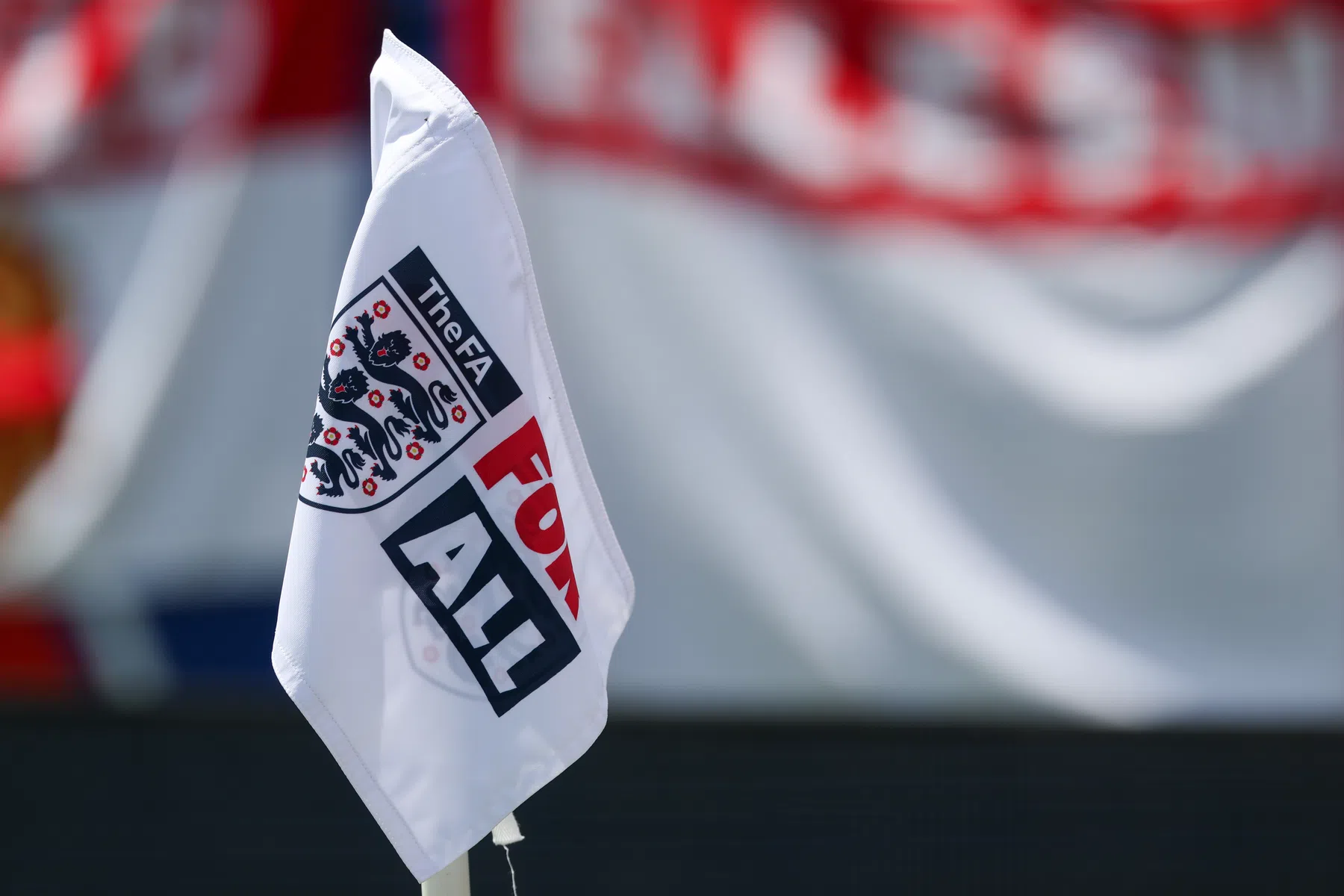 FA gaat strenger optreden tegen discriminatie in het Engelse voetbal 