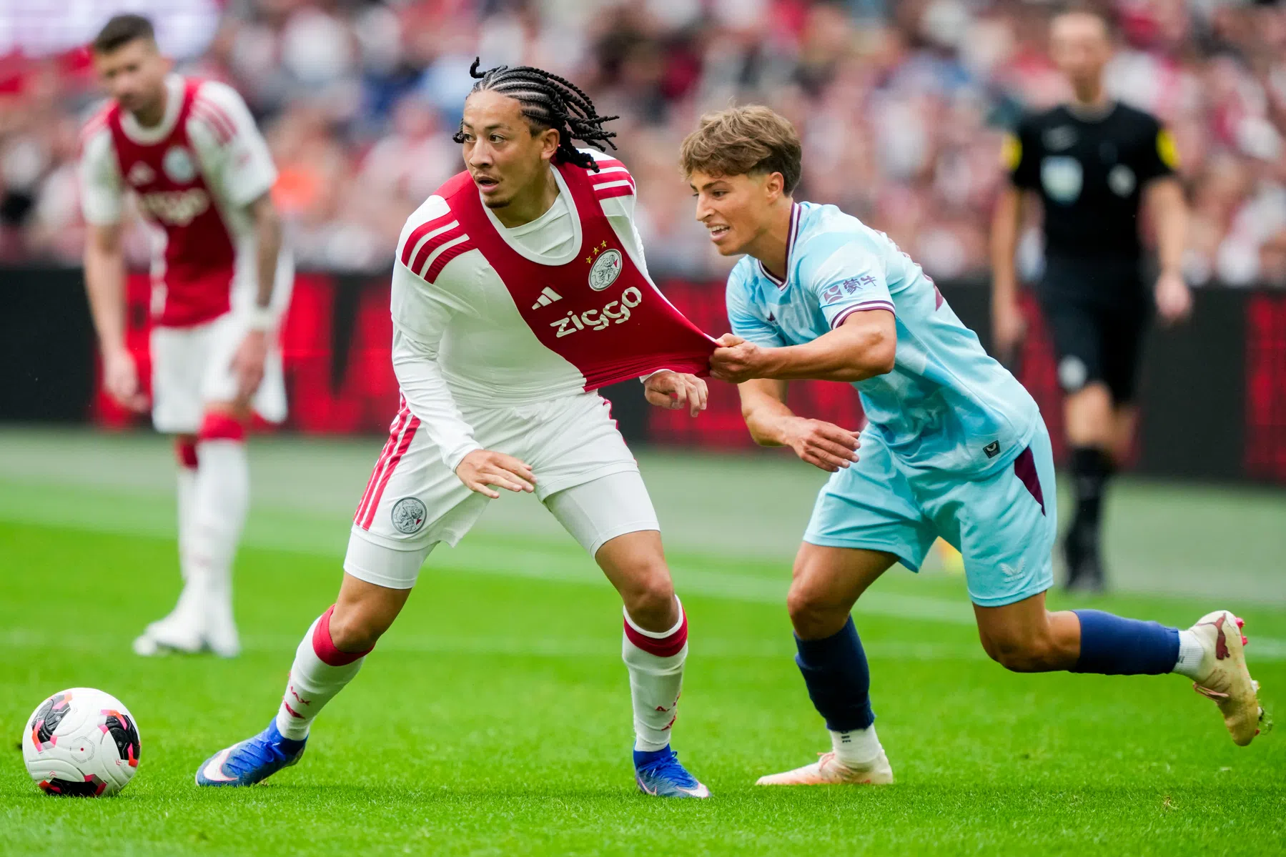 Officieel: Ajax zwaait Fitz-Jim na zeven jaar uit