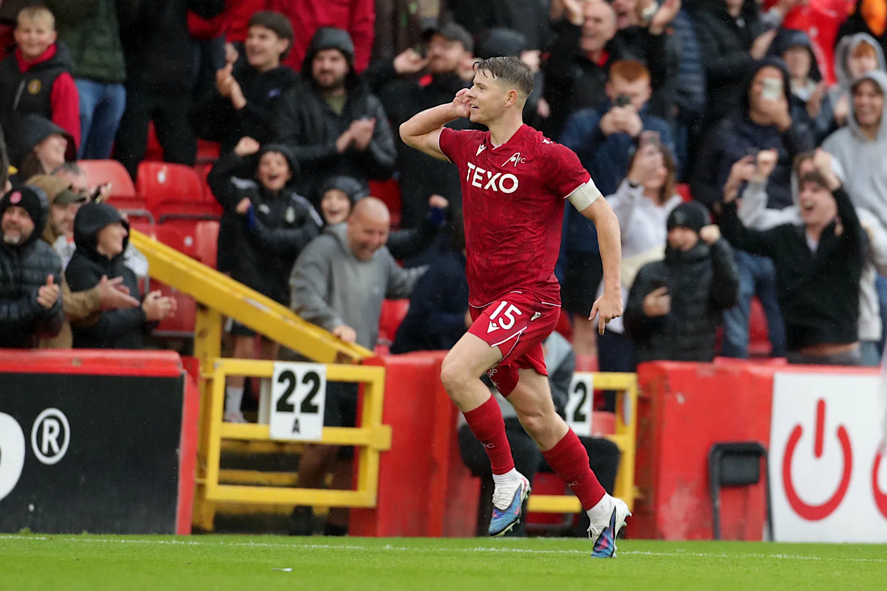 Leedvermaak op Pittodrie: 'Hearts are falling apart... Again'