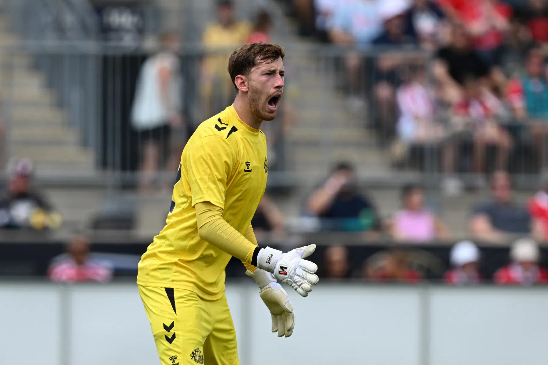 Roefs geniet bij terugkeer van fanatieke Sunderland-aanhang